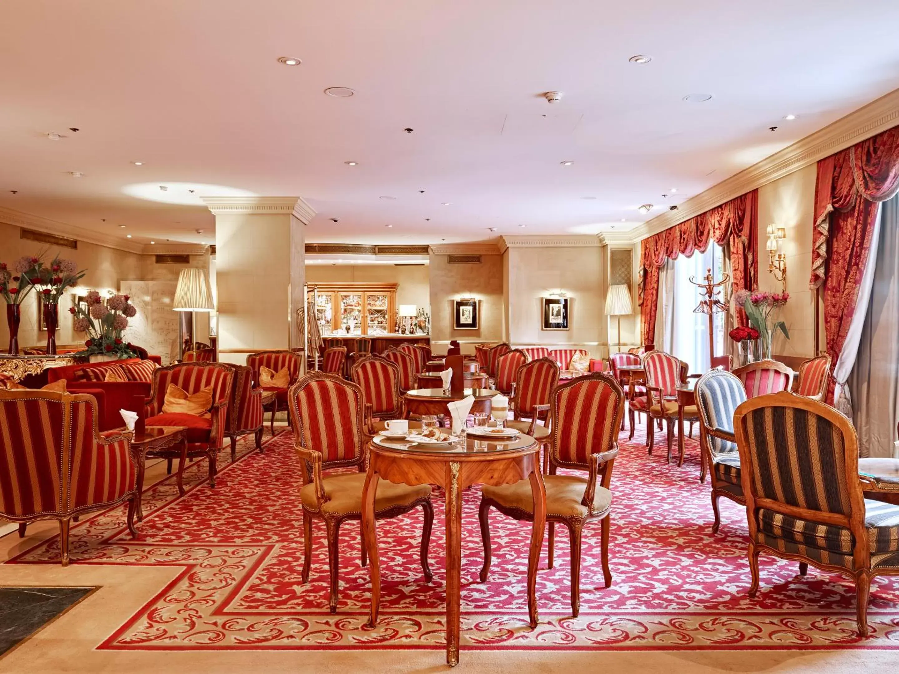 Restaurant/Places to Eat in Grand Hotel Wien