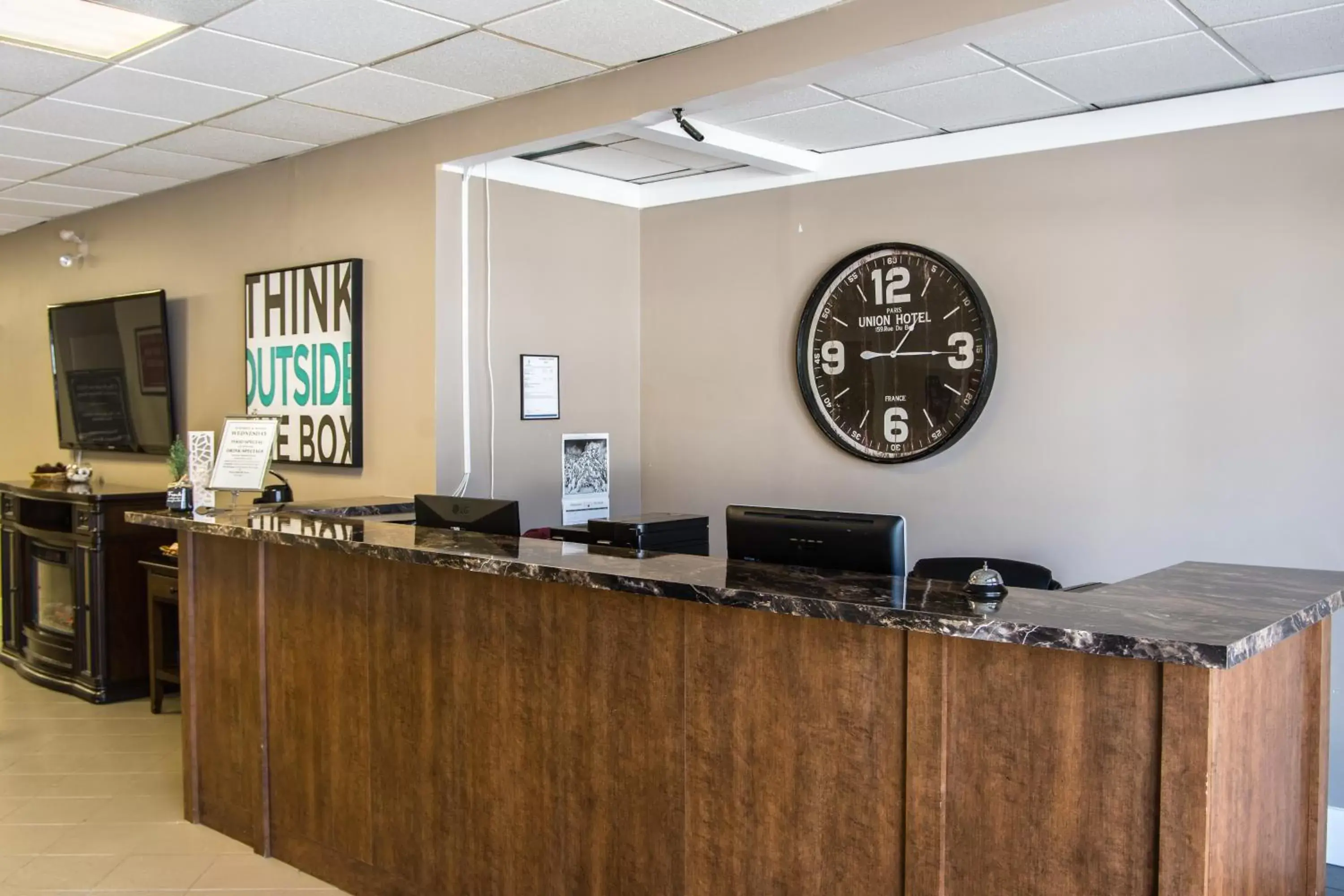 Lobby/Reception in Northwood Plaza Hotel