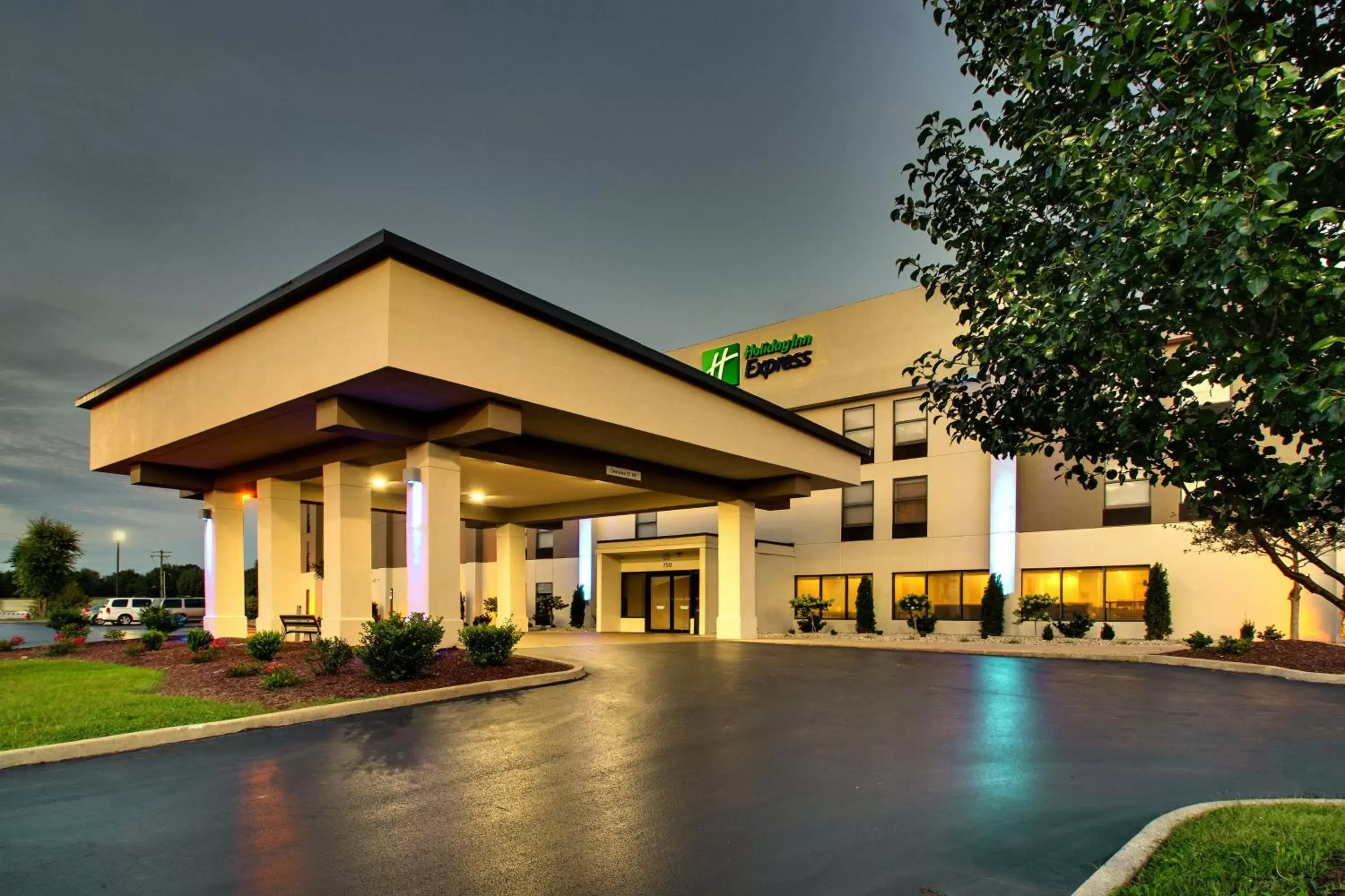 Property building in Holiday Inn Express - Horse Cave, an IHG Hotel