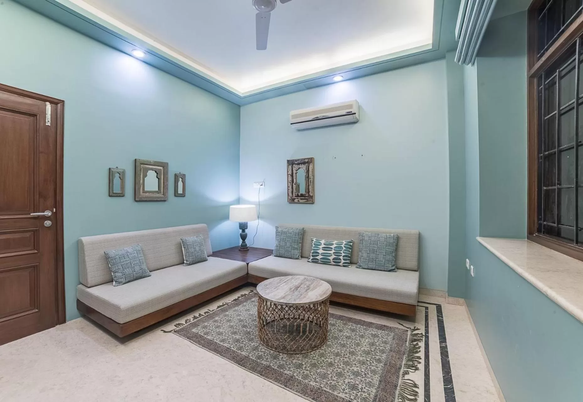 Living room, Bed in The Almond Tree