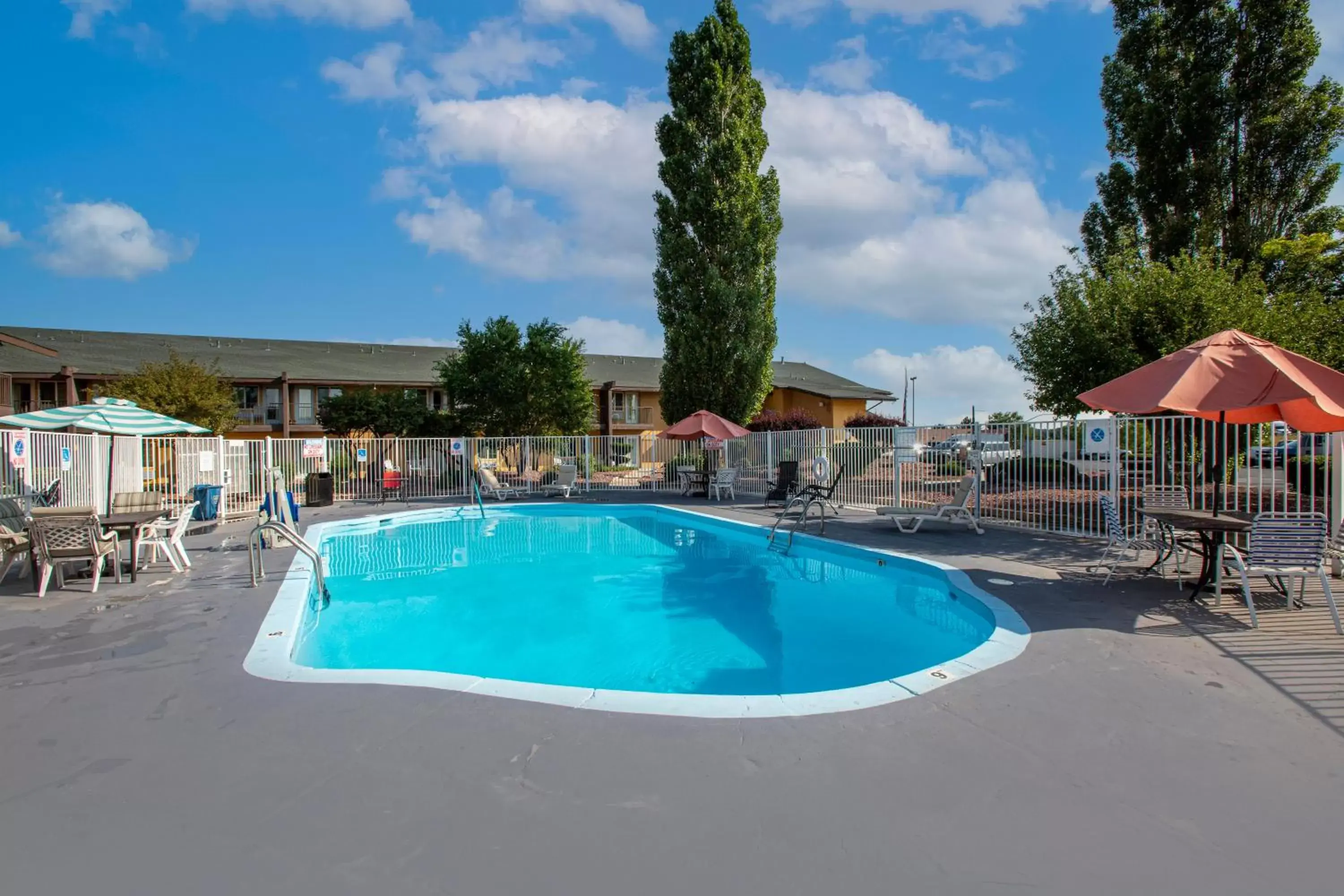 Pool view, Swimming Pool in Hotel Elev8 Flagstaff I-40 Exit 198 Butler Ave