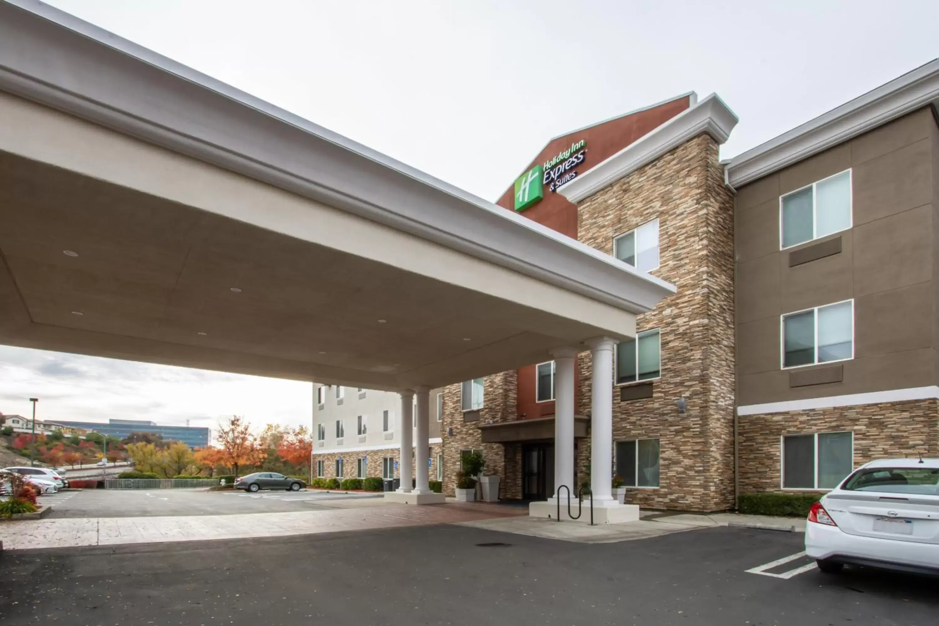 Property Building in Holiday Inn Express Hotel & Suites Roseville - Galleria Area, an IHG Hotel