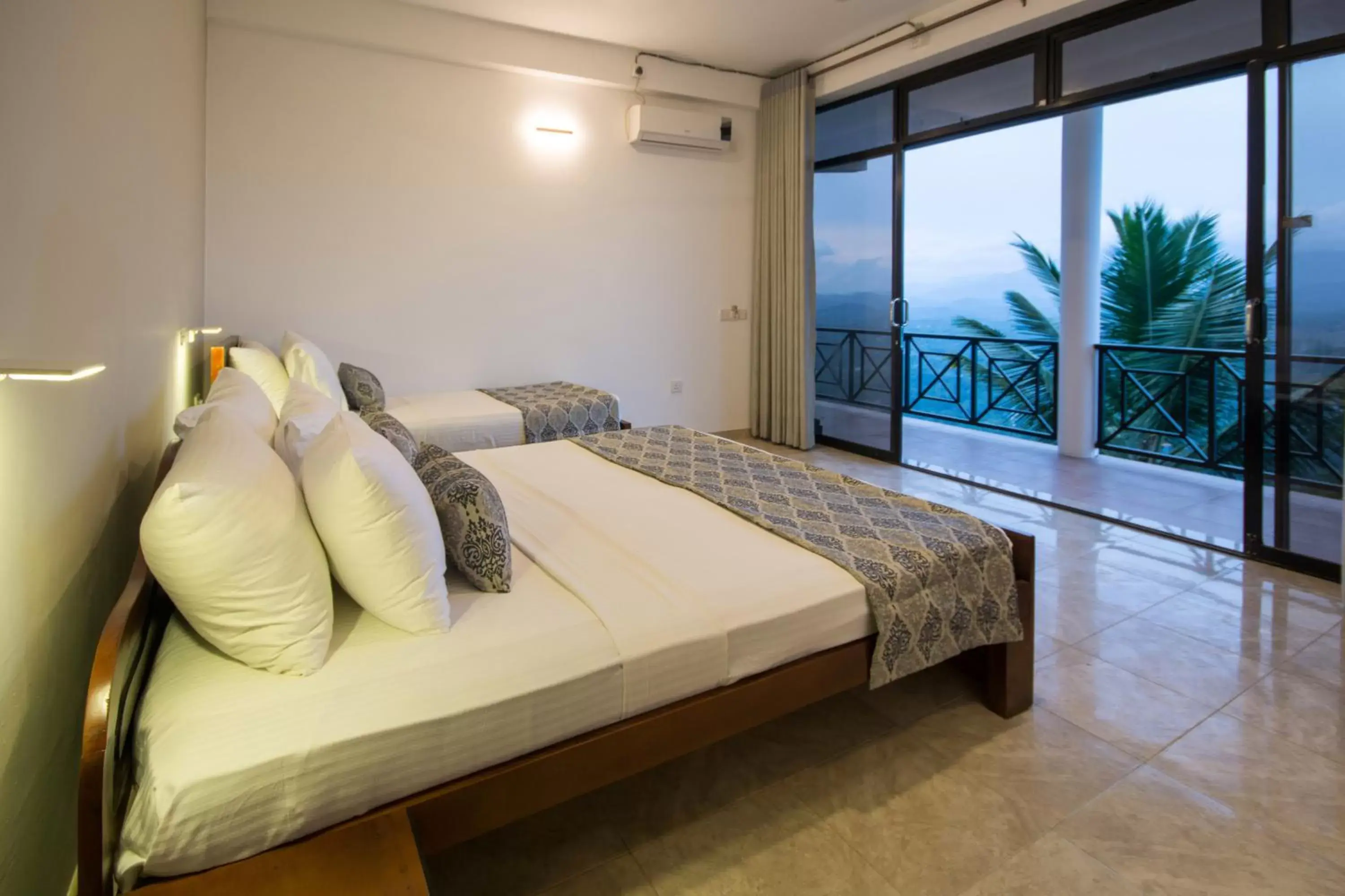 Bed in Ceyloni Panorama Resort