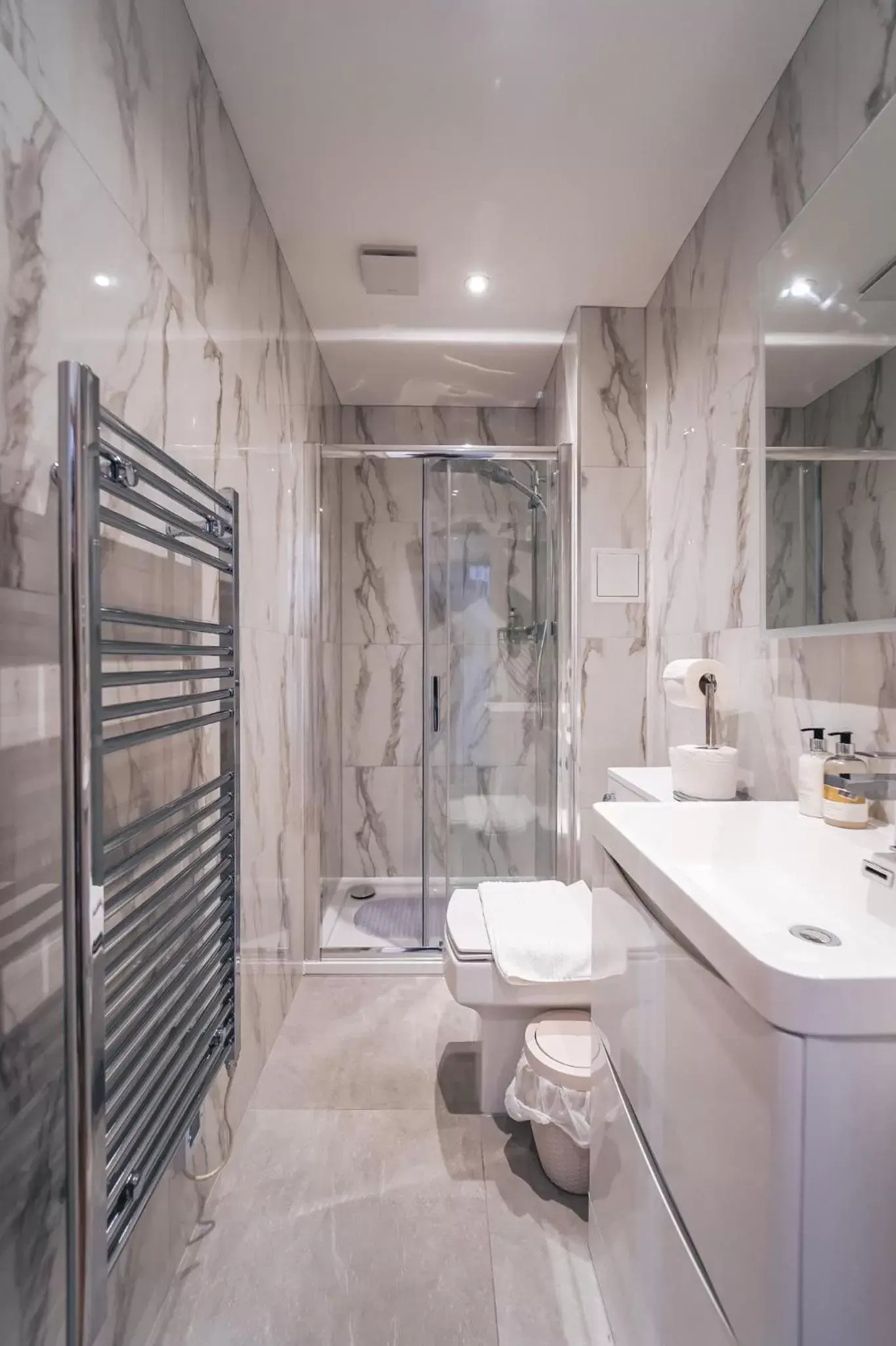 Deluxe King Room in The Avonmore Olympia Deluxe King Room in The Avonmore Olympia