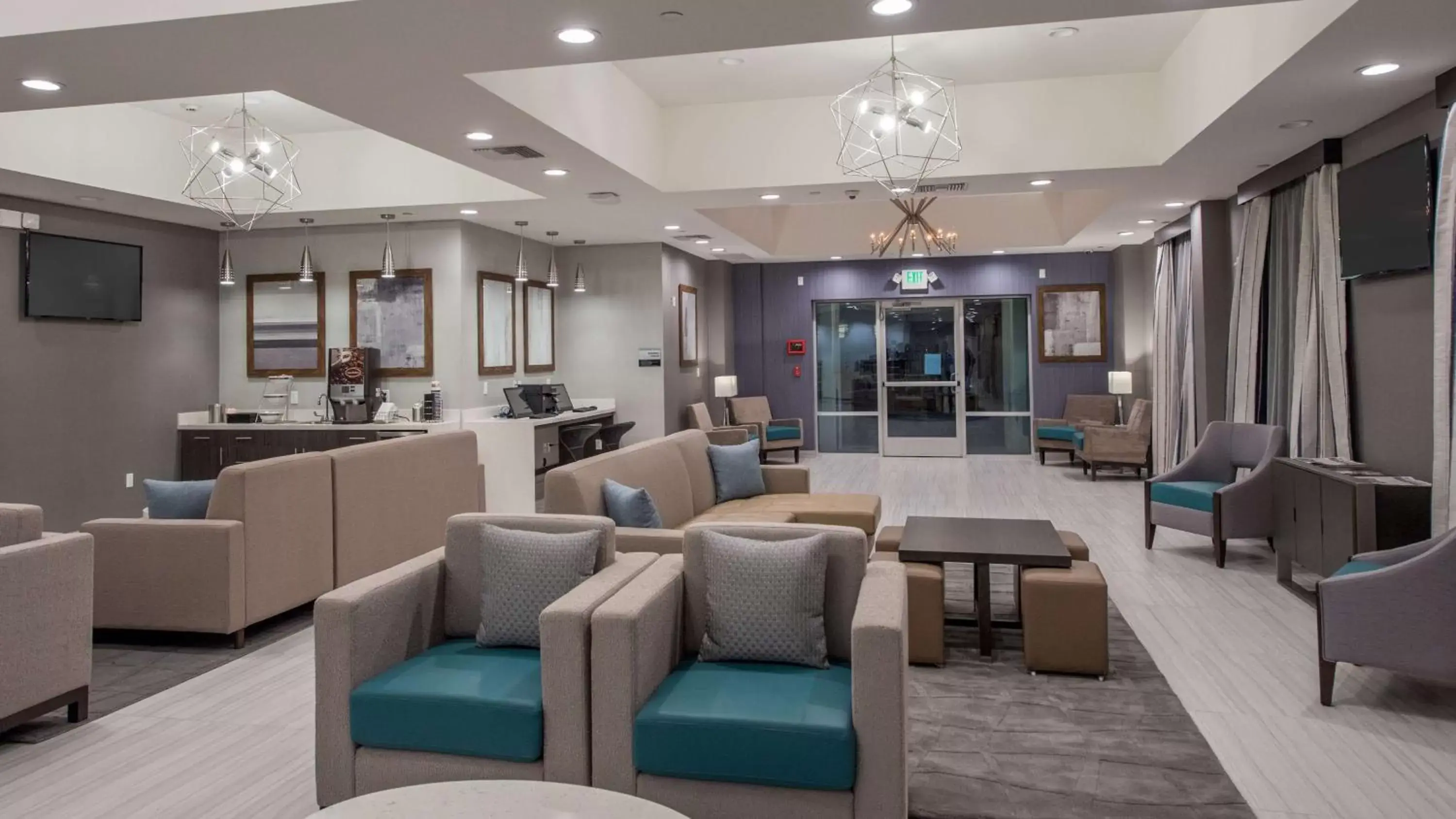 Lobby or reception in Best Western Plus Gardena-Los Angeles Inn & Suites