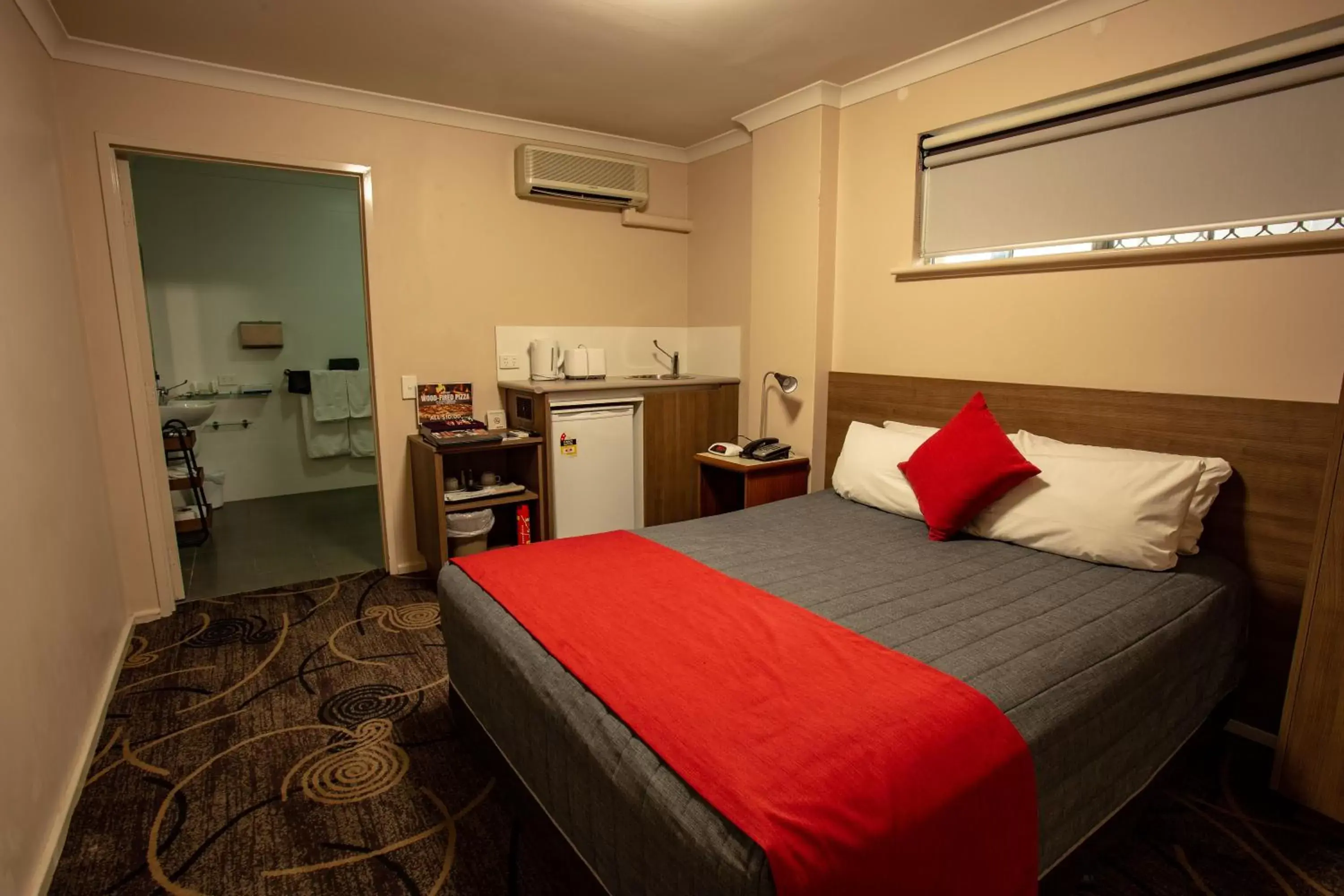 Bed in Quality Hotel Bayswater