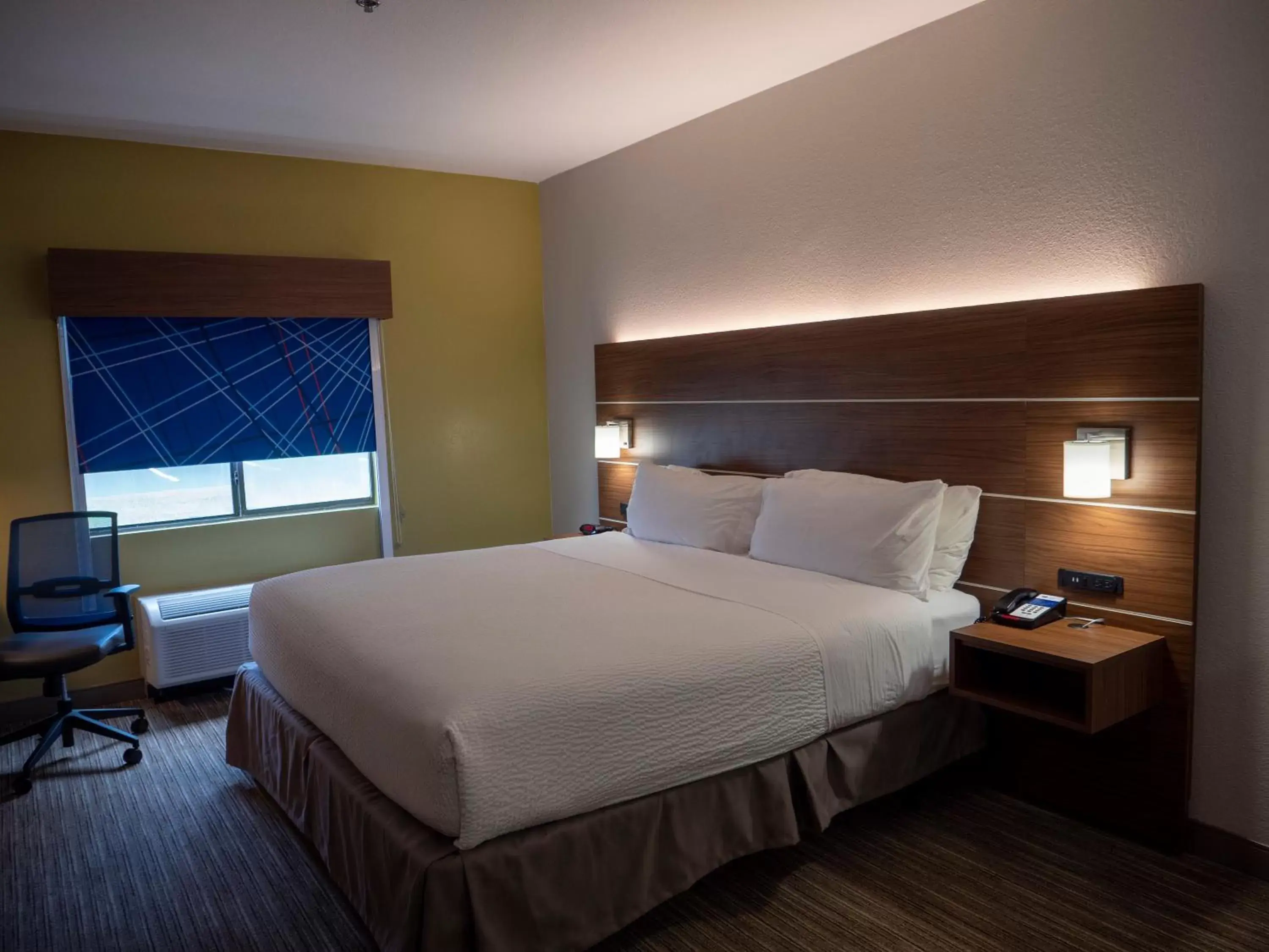 Bed in Holiday Inn Express & Suites Greenville Airport, an IHG Hotel