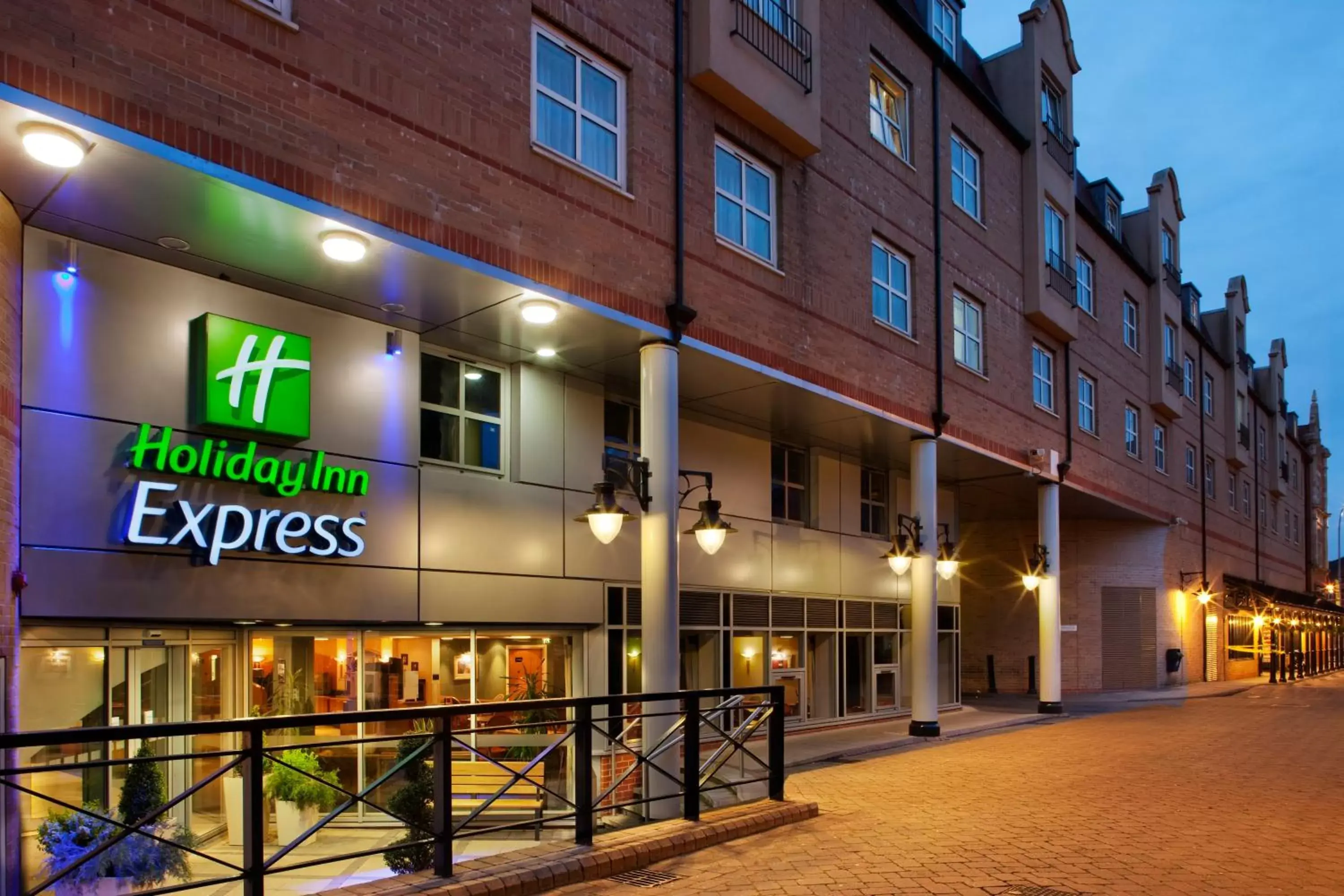 Property Building in Holiday Inn Express London-Hammersmith, an IHG Hotel