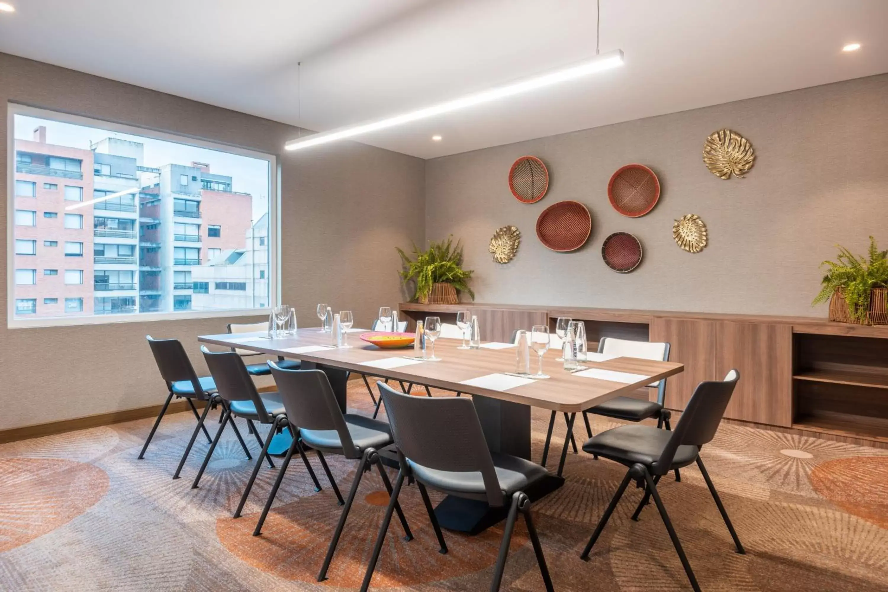 Meeting/conference room, Restaurant/Places to Eat in Residence Inn by Marriott Bogota