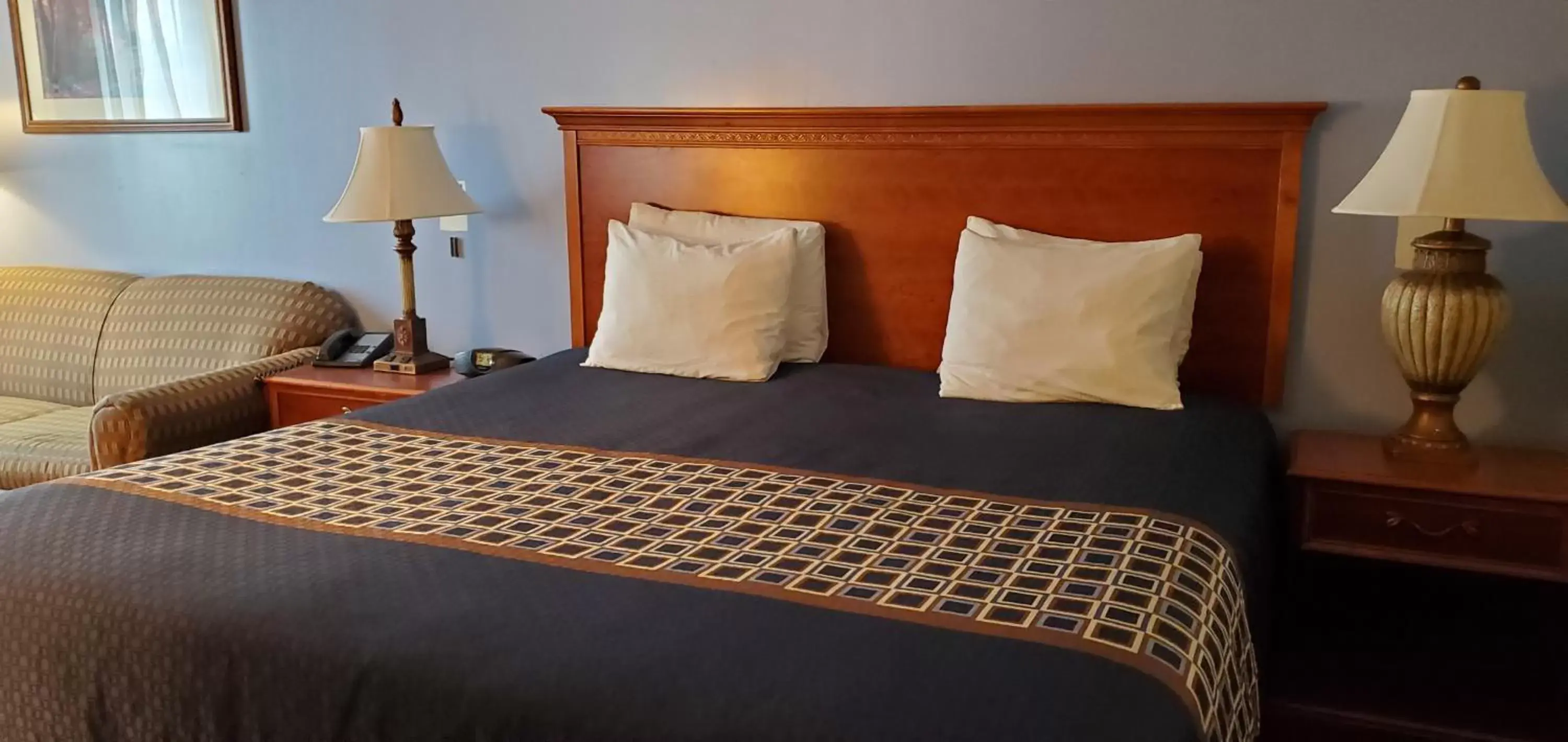 Bedroom, Bed in VICTORIAN INN