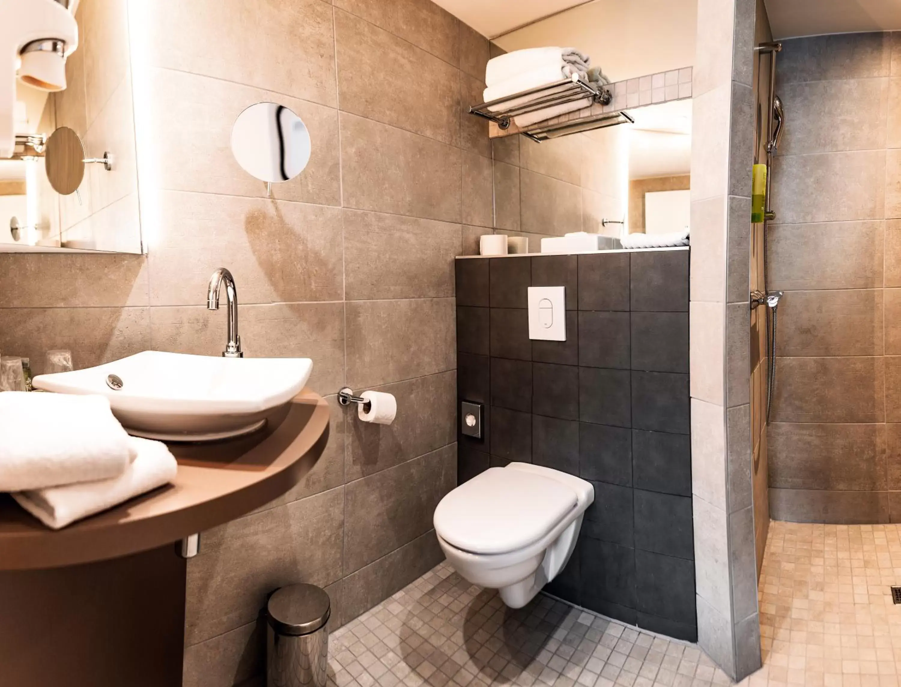 Shower, Bathroom in Mercure Belfort Centre