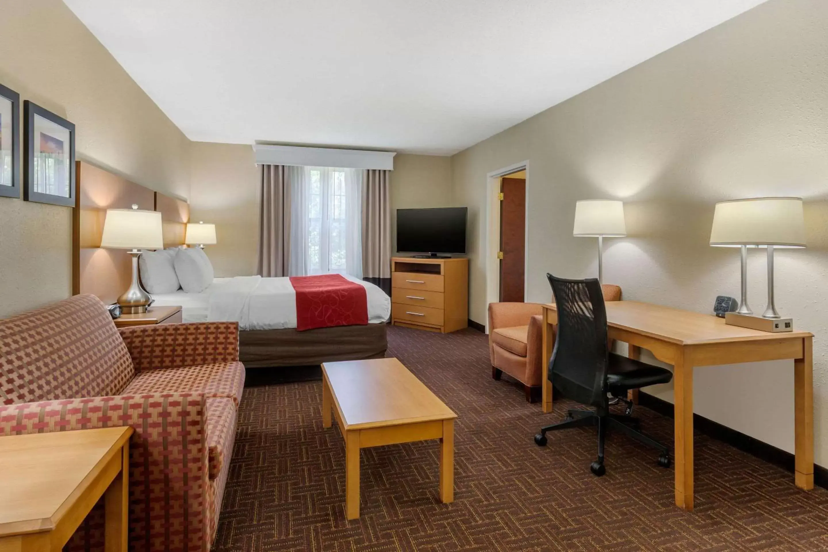 Photo of the whole room in Comfort Suites Hanes Mall