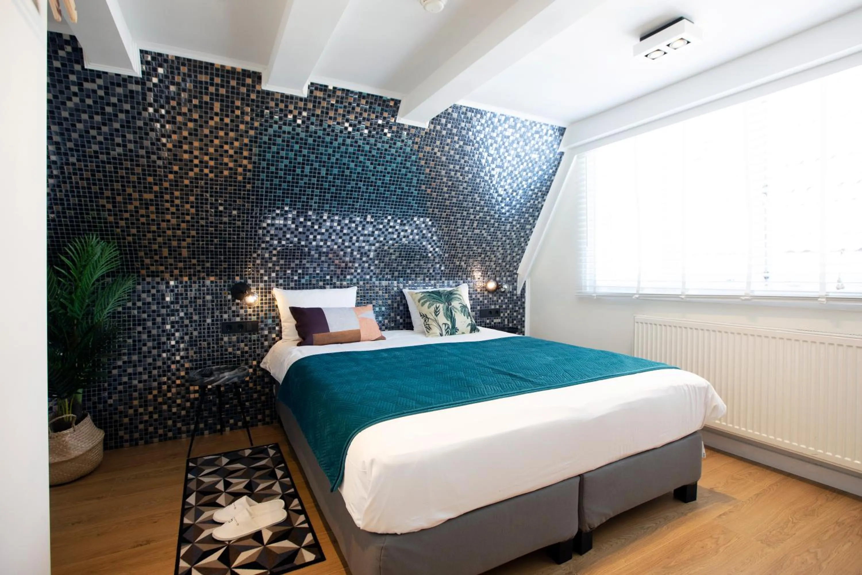 Bed in Quentin Golden Bear Hotel