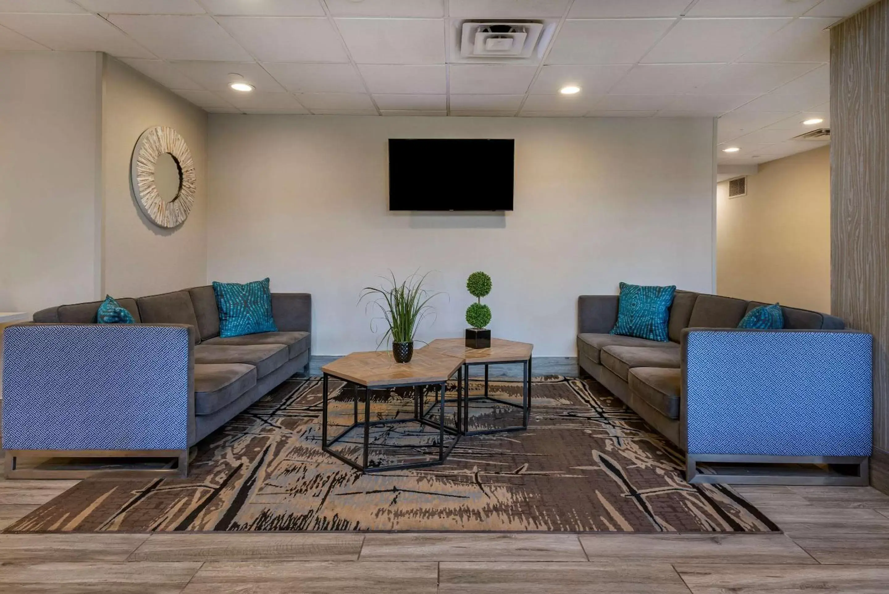 Lobby or reception, Seating Area in MainStay Suites Horsham - Philadelphia