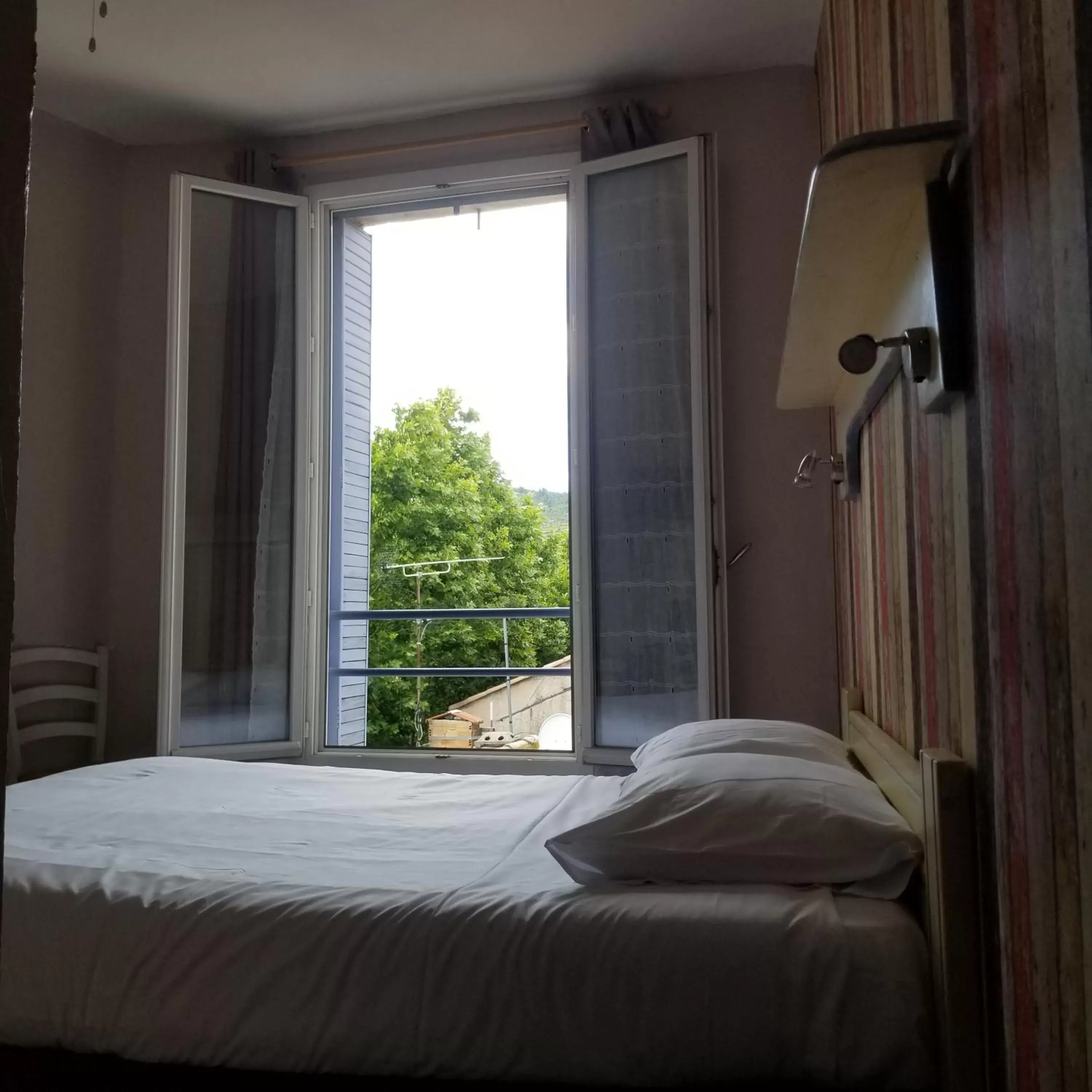 Bedroom, Bed in L'Hôtel du Terreau Logis de France