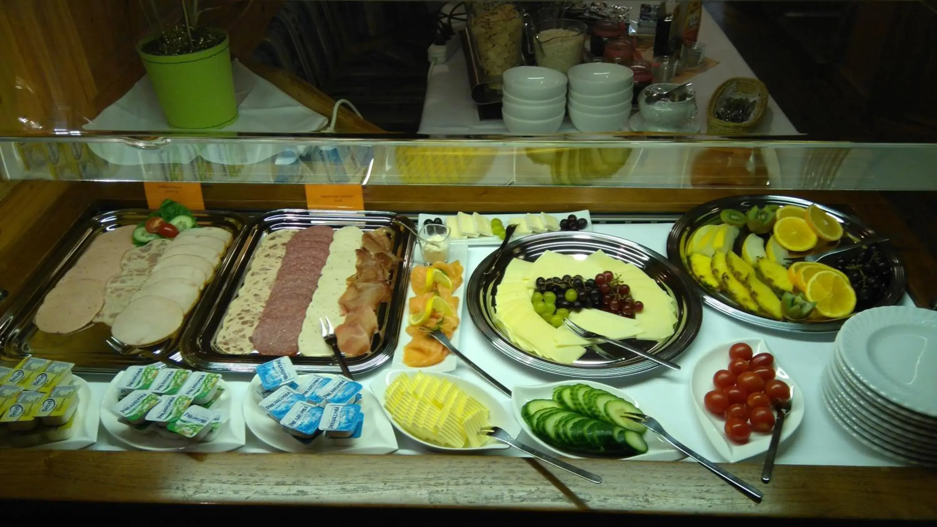 Buffet breakfast in Arkaden Hotel