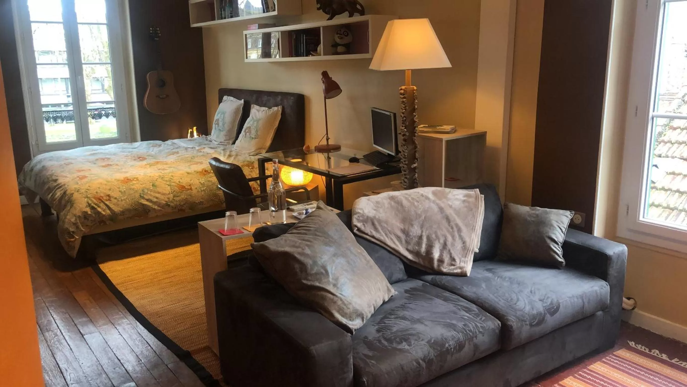 Living room, Bed in Villa Eugénie Melun