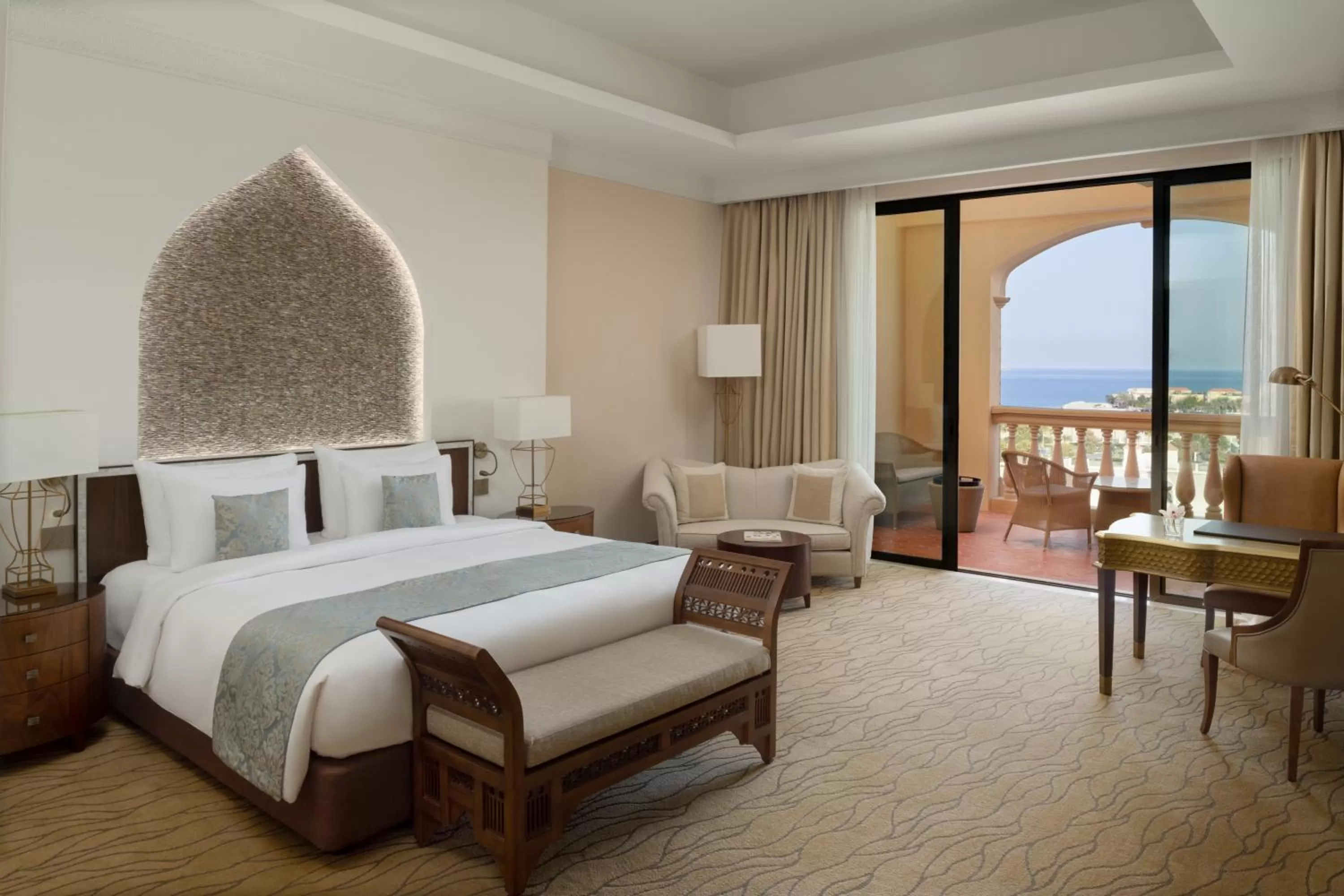 Bedroom, Bed in Marsa Malaz Kempinski, The Pearl