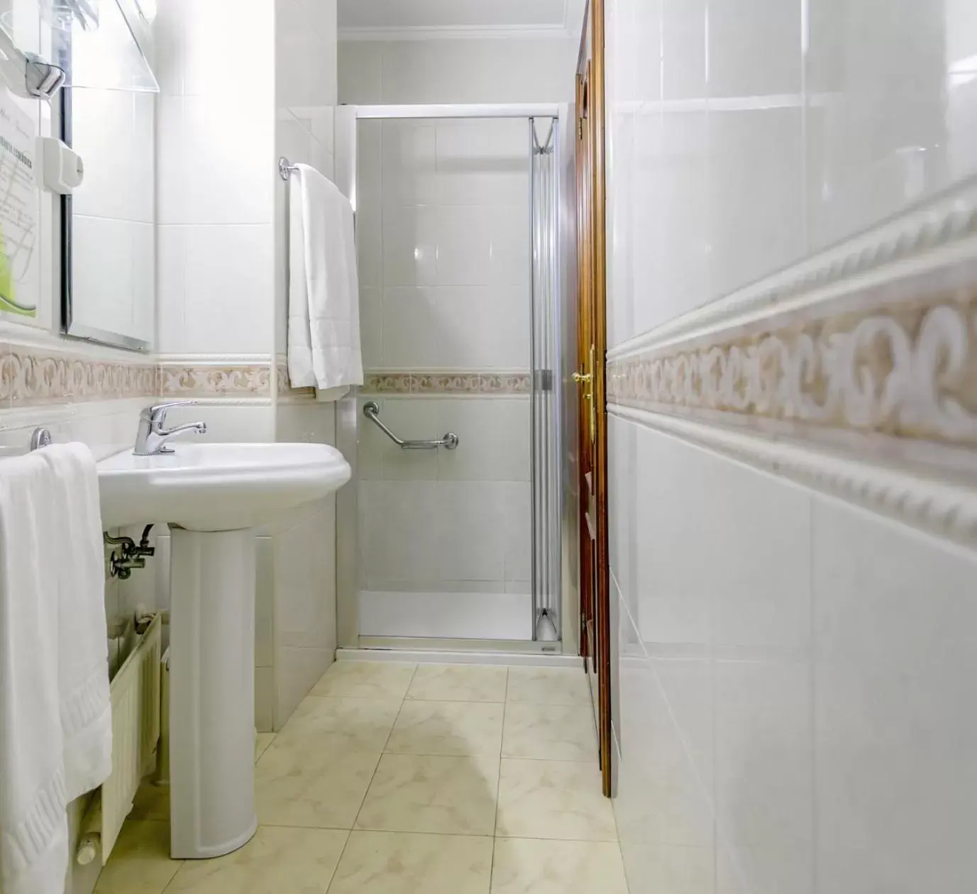 Shower, Bathroom in Hotel América Ferrol