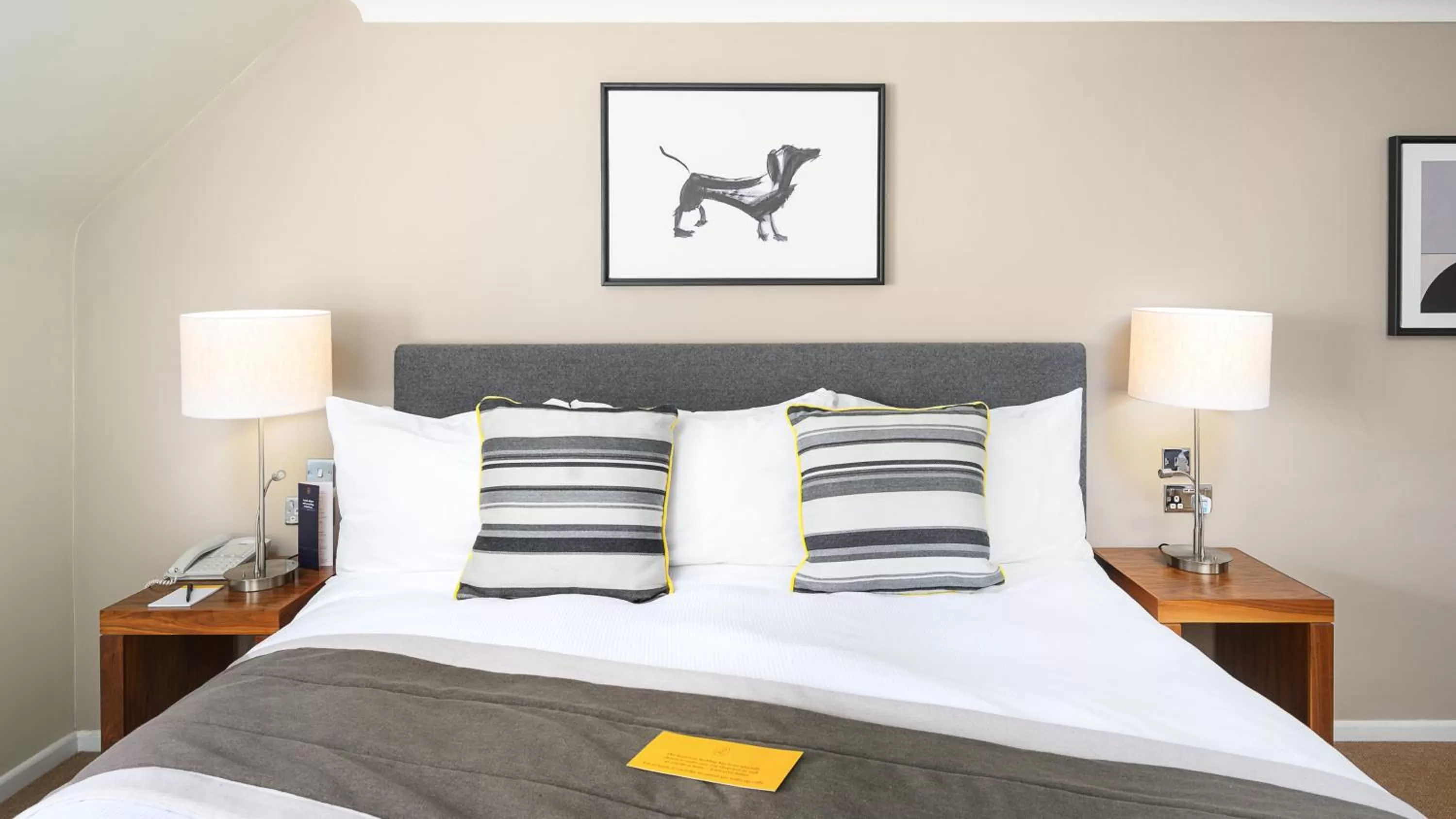 Photo of the whole room, Bed in voco Oxford Spires by IHG