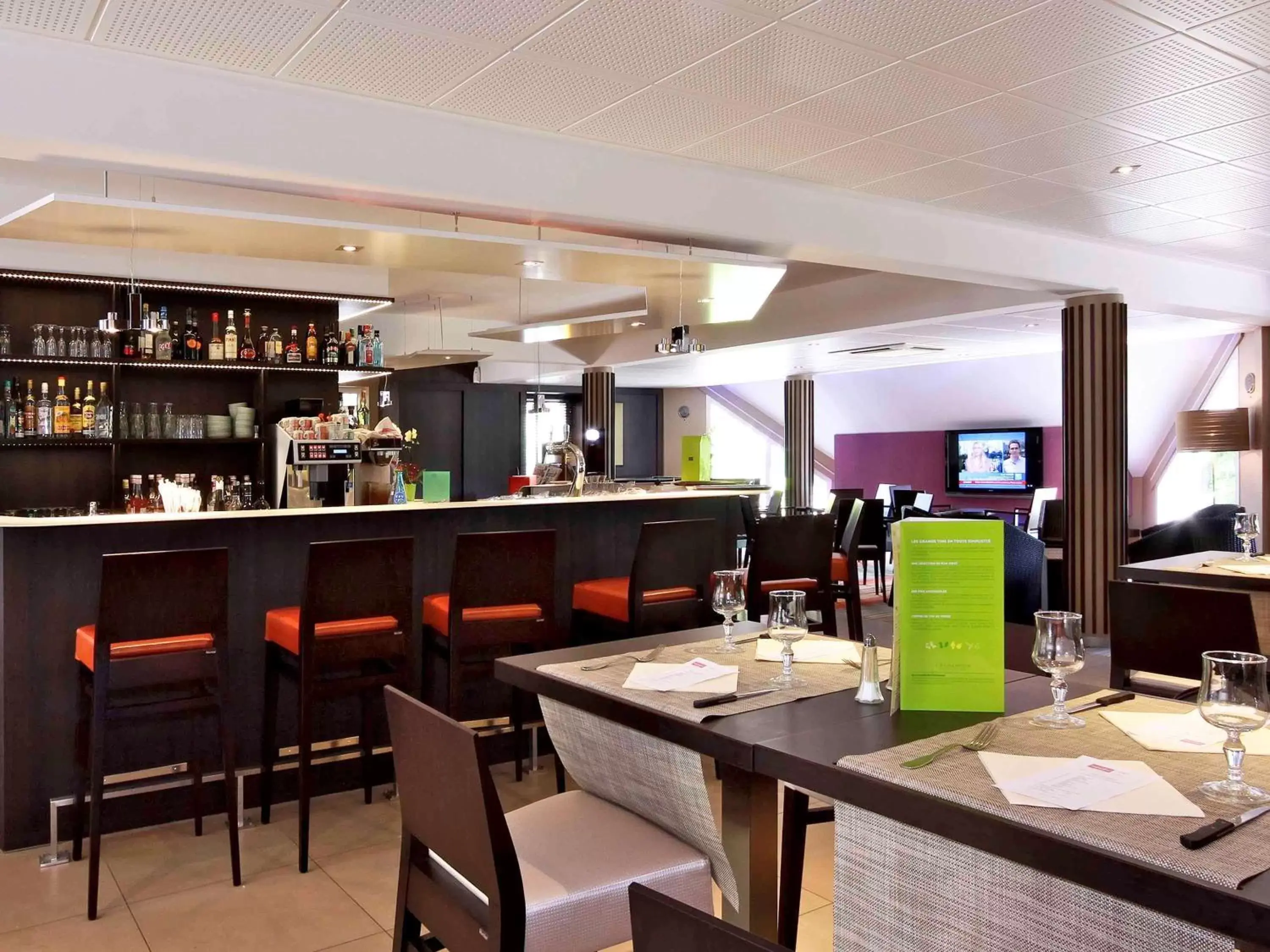 Lounge or bar, Restaurant/Places to Eat in Mercure Hexagone Luxeuil