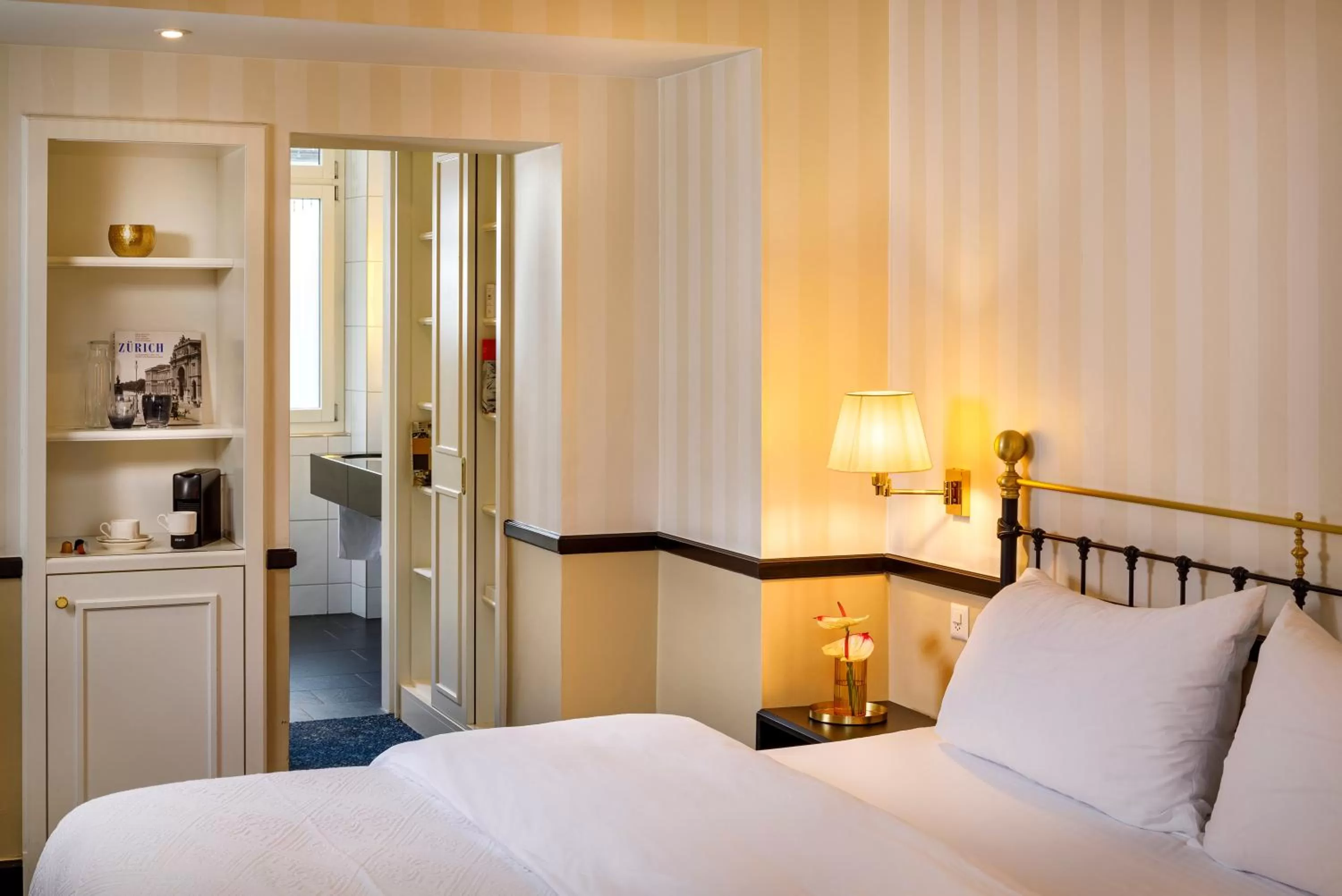 Bedroom, Bed in Opera Hotel Zürich