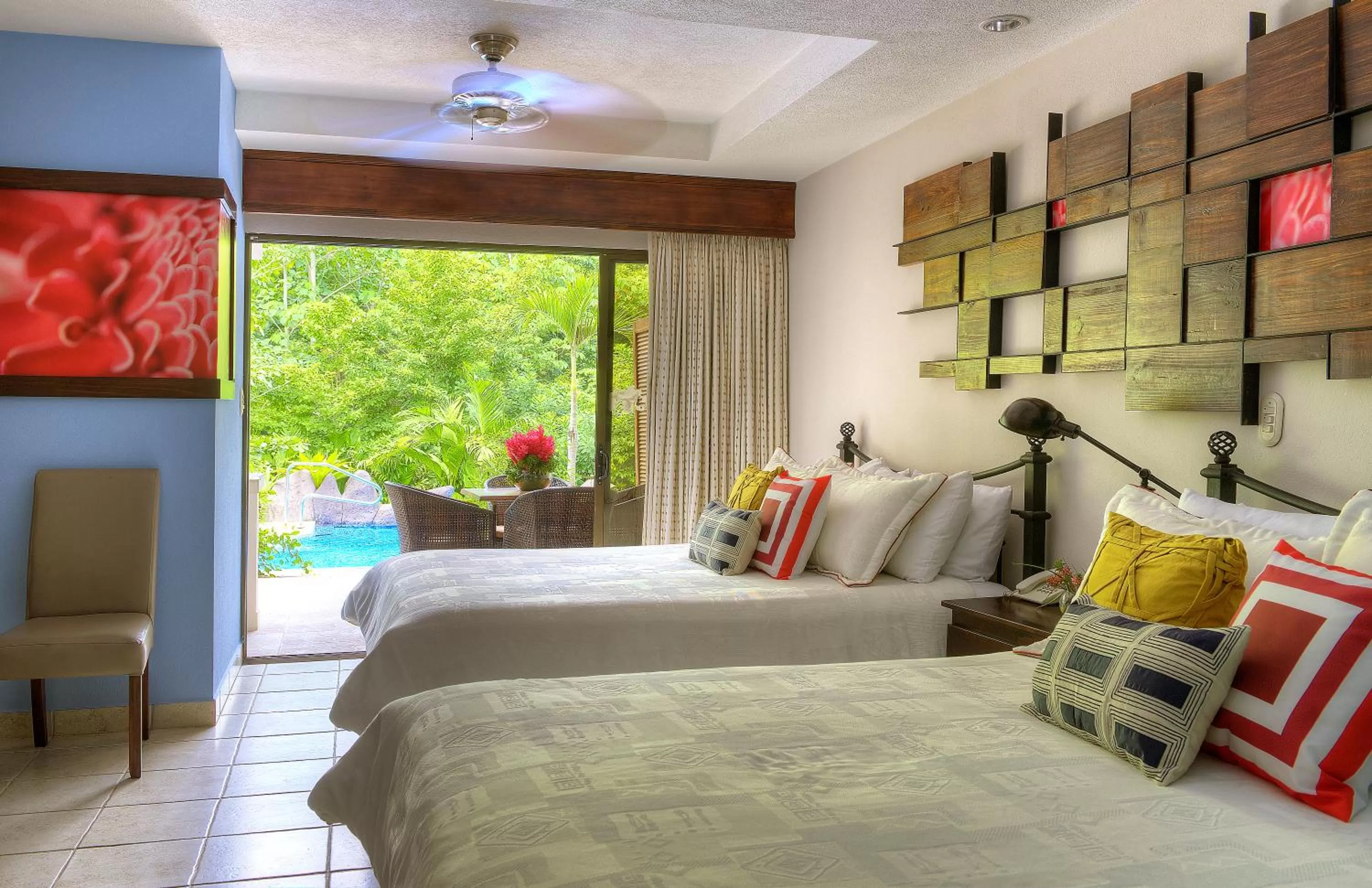 Balcony/Terrace, Bed in Pumilio Mountain & Ocean Hotel