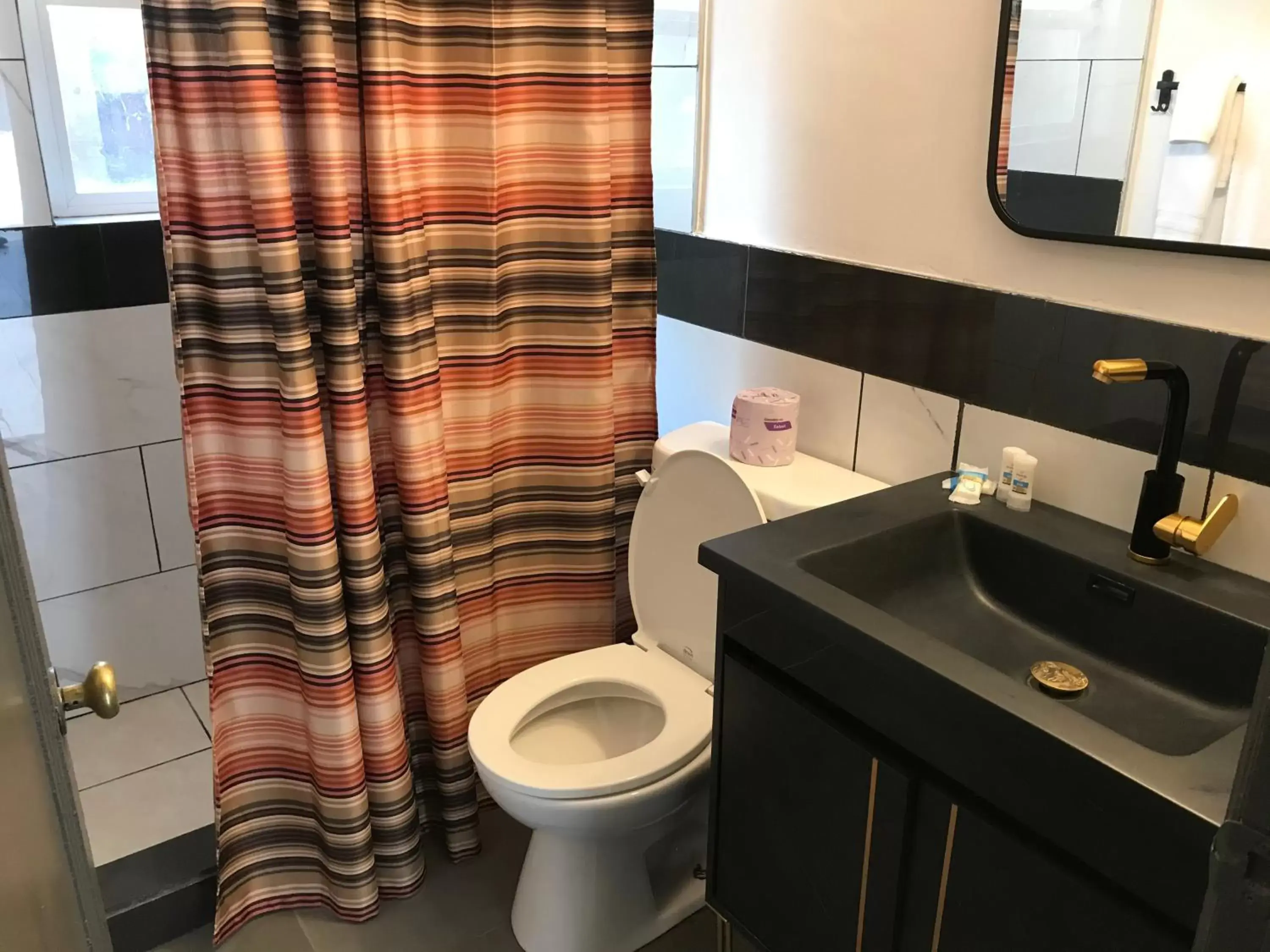 Bathroom in Duncan Motel