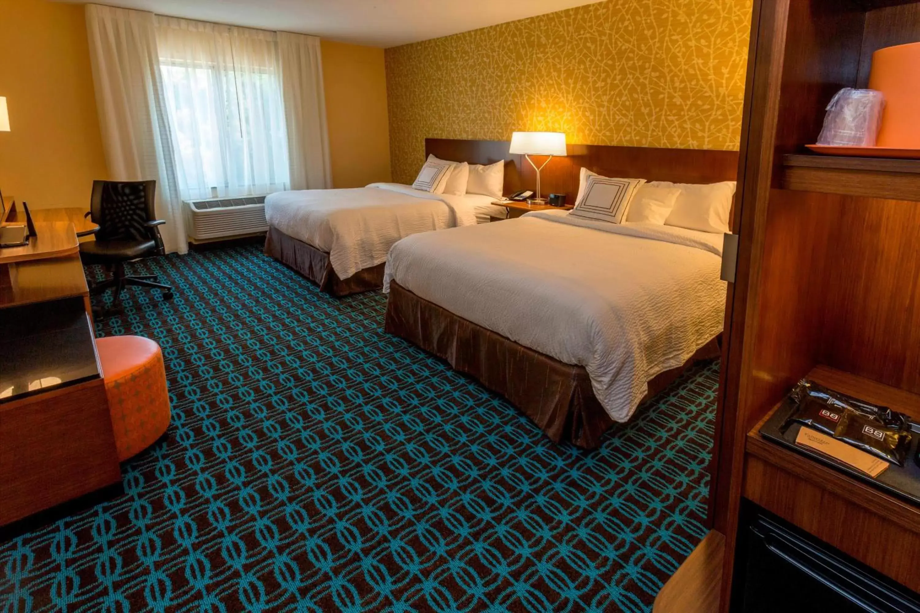 Photo of the whole room, Bed in Fairfield Inn & Suites by Marriott Geneva Finger Lakes