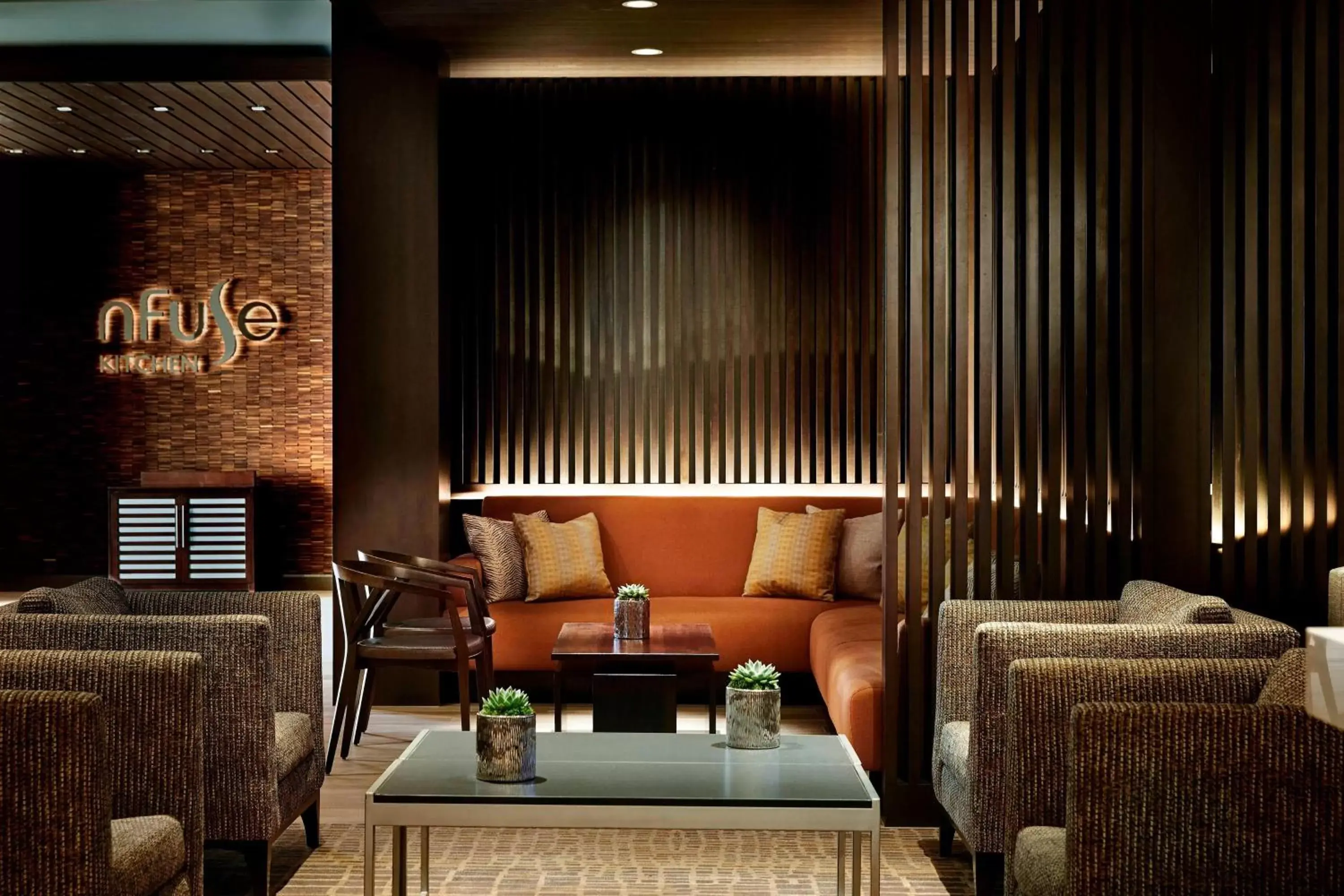 Lounge or bar, Seating Area in Anaheim Marriott