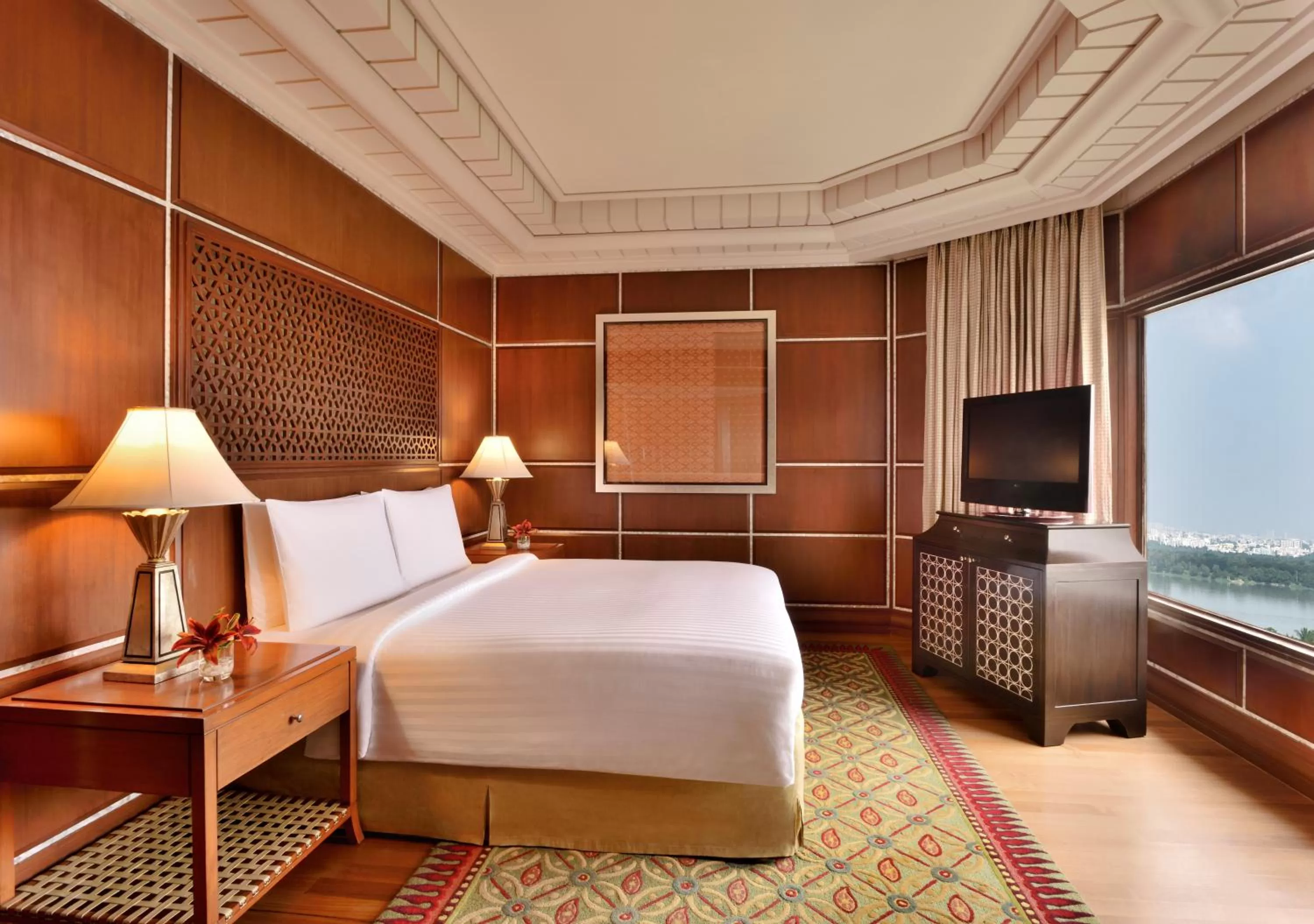 Bedroom, Bed in Hyderabad Marriott Hotel & Convention Centre