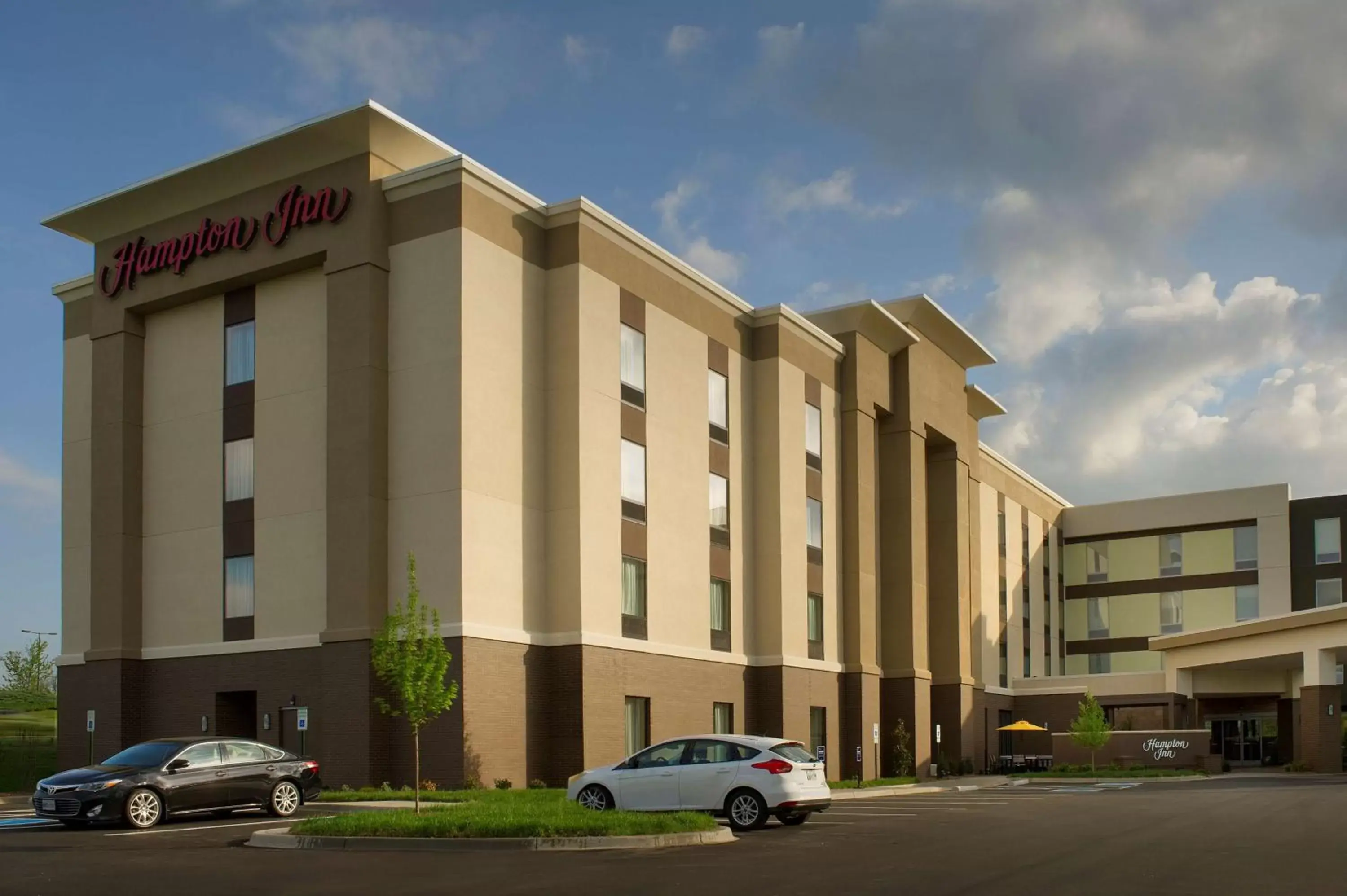 Property Building in Hampton Inn Louisville East Hurstbourne