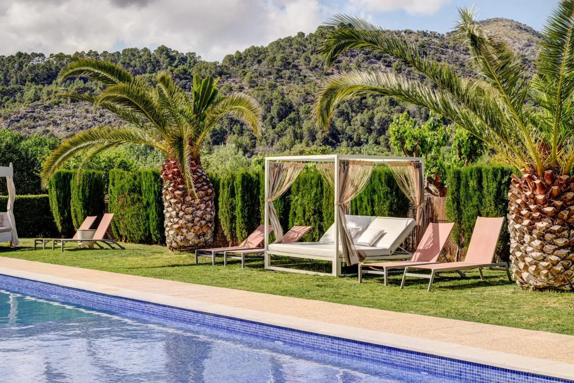 Swimming Pool in loftOtel canet