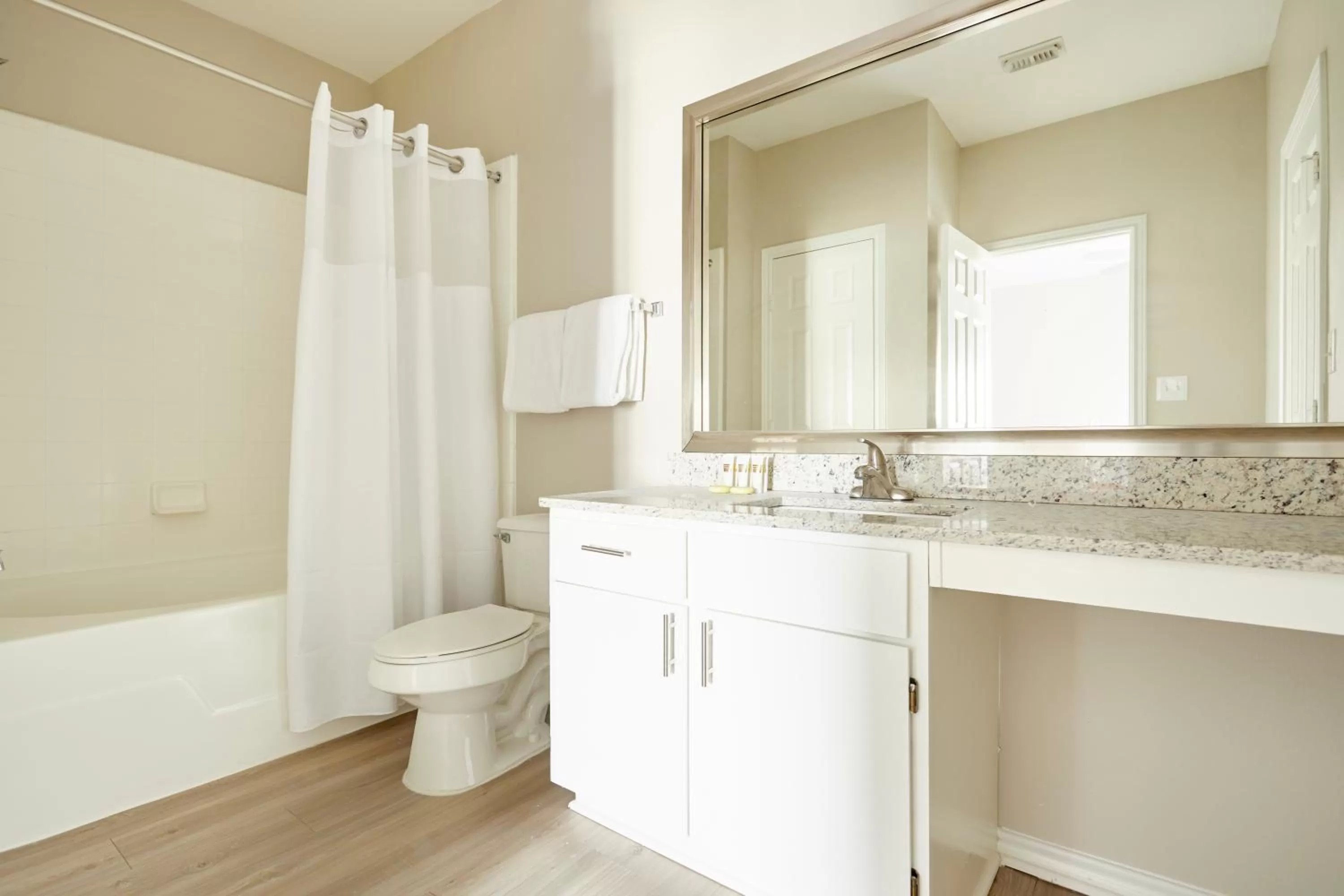 Living room, Bathroom in Sonder at Med Center