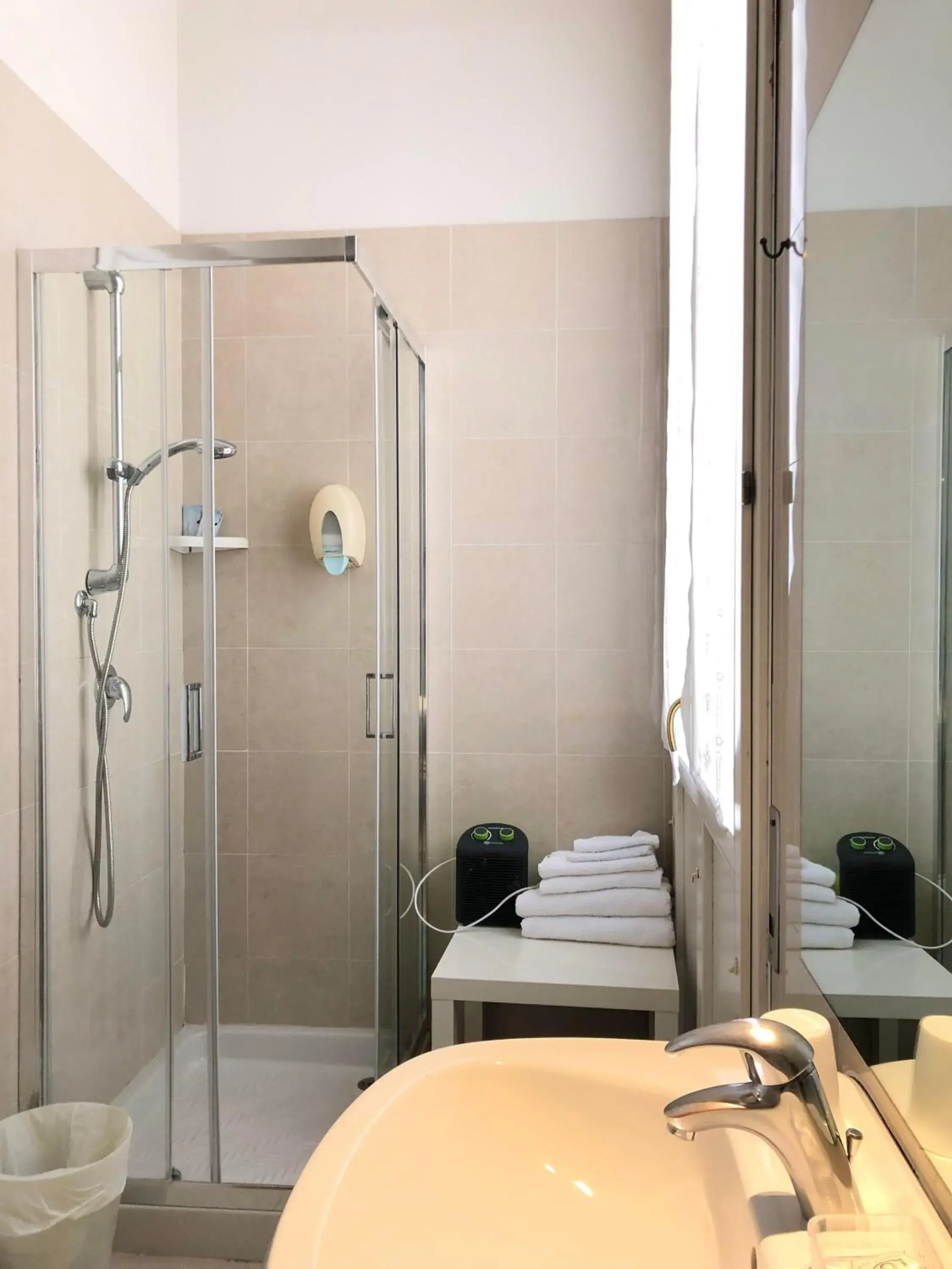 Shower, Bathroom in Hotel Panorama Bologna