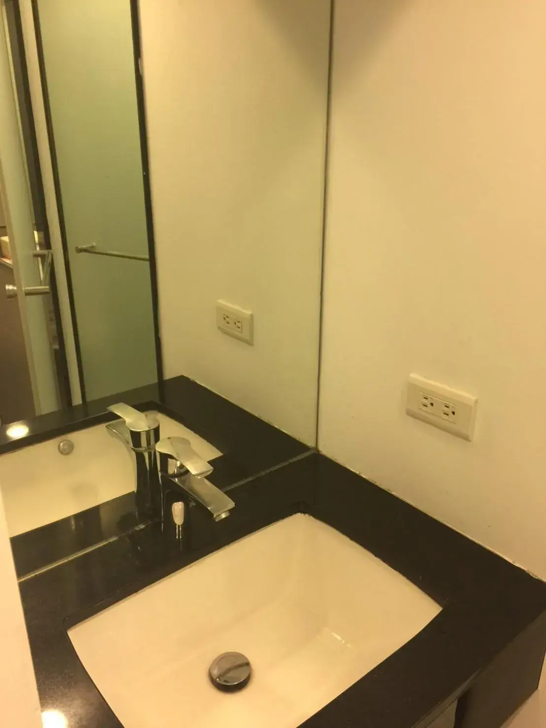 Bathroom in Zhongxiao Dunhua Homestay