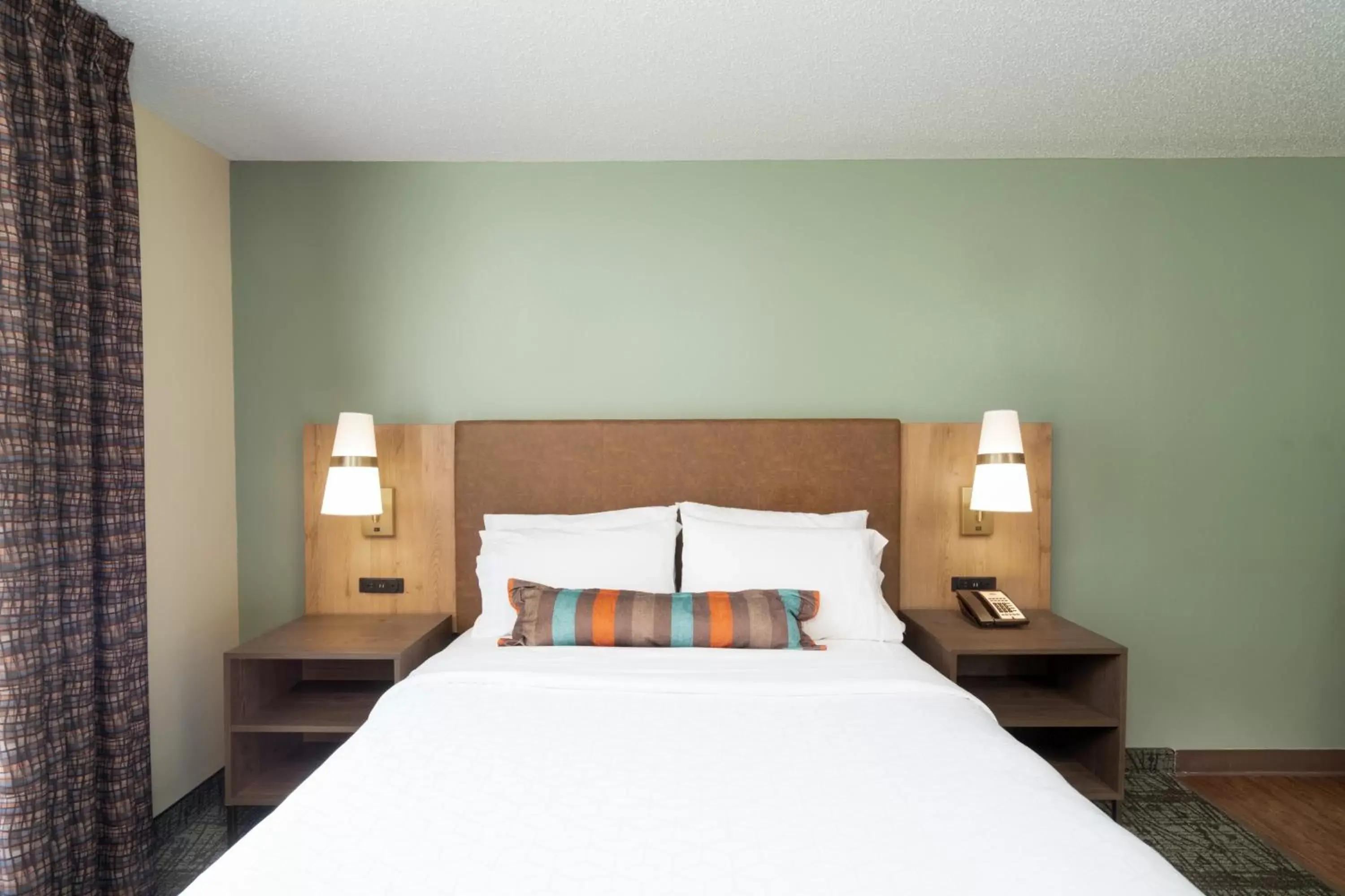 Bed in Staybridge Suites Memphis-Poplar Ave East by IHG Bed in Staybridge Suites Memphis-Poplar Ave East by IHG