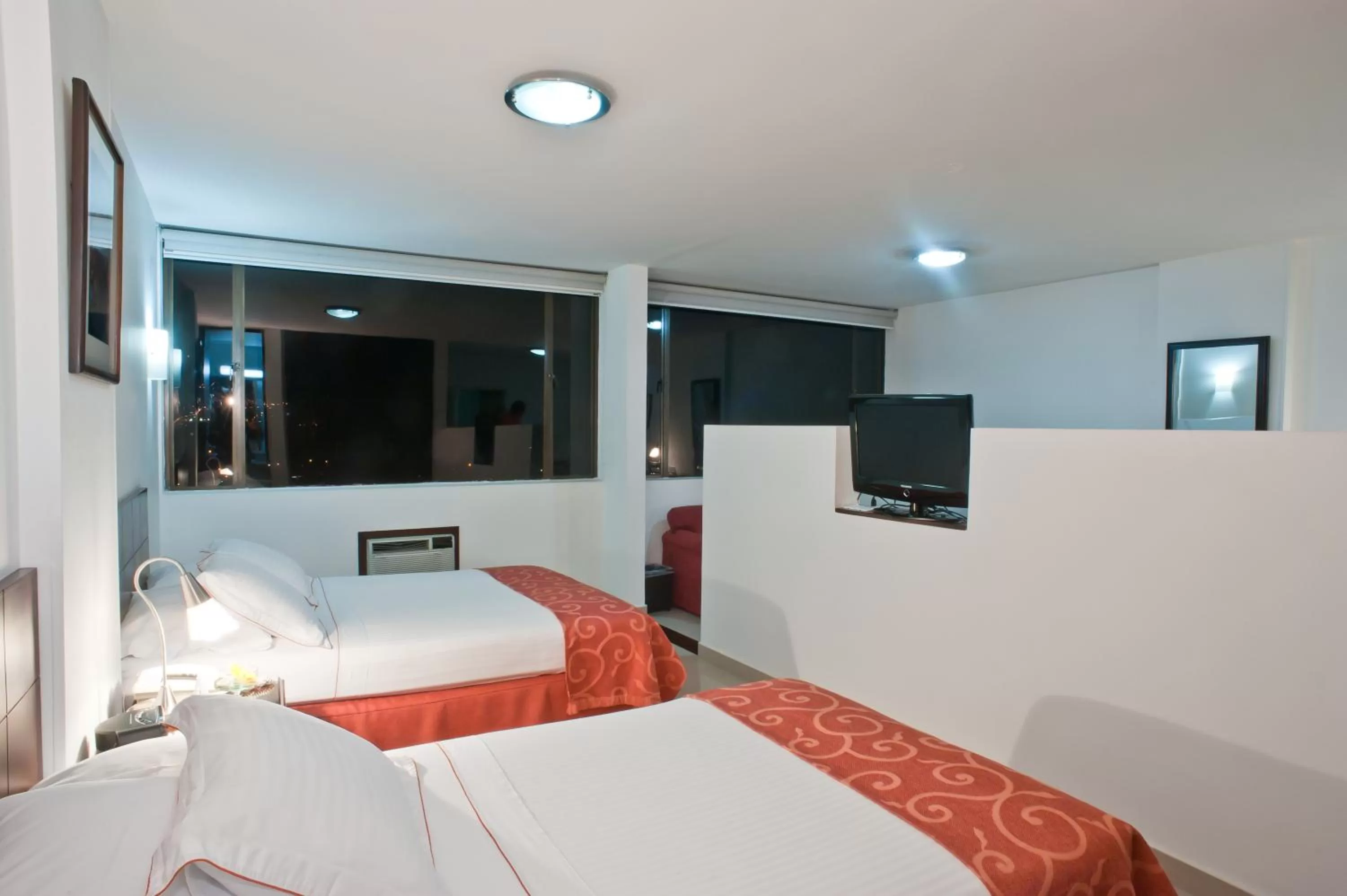 Bedroom, Bed in Hotel Dann Combeima