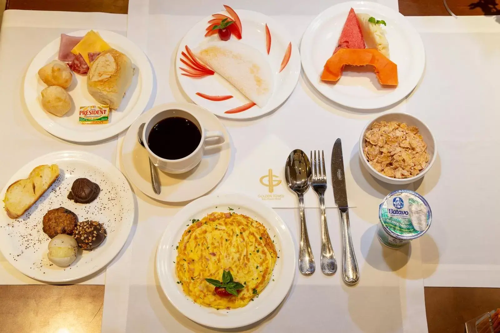 Breakfast in Golden Tower Pinheiros by Fênix Hotéis