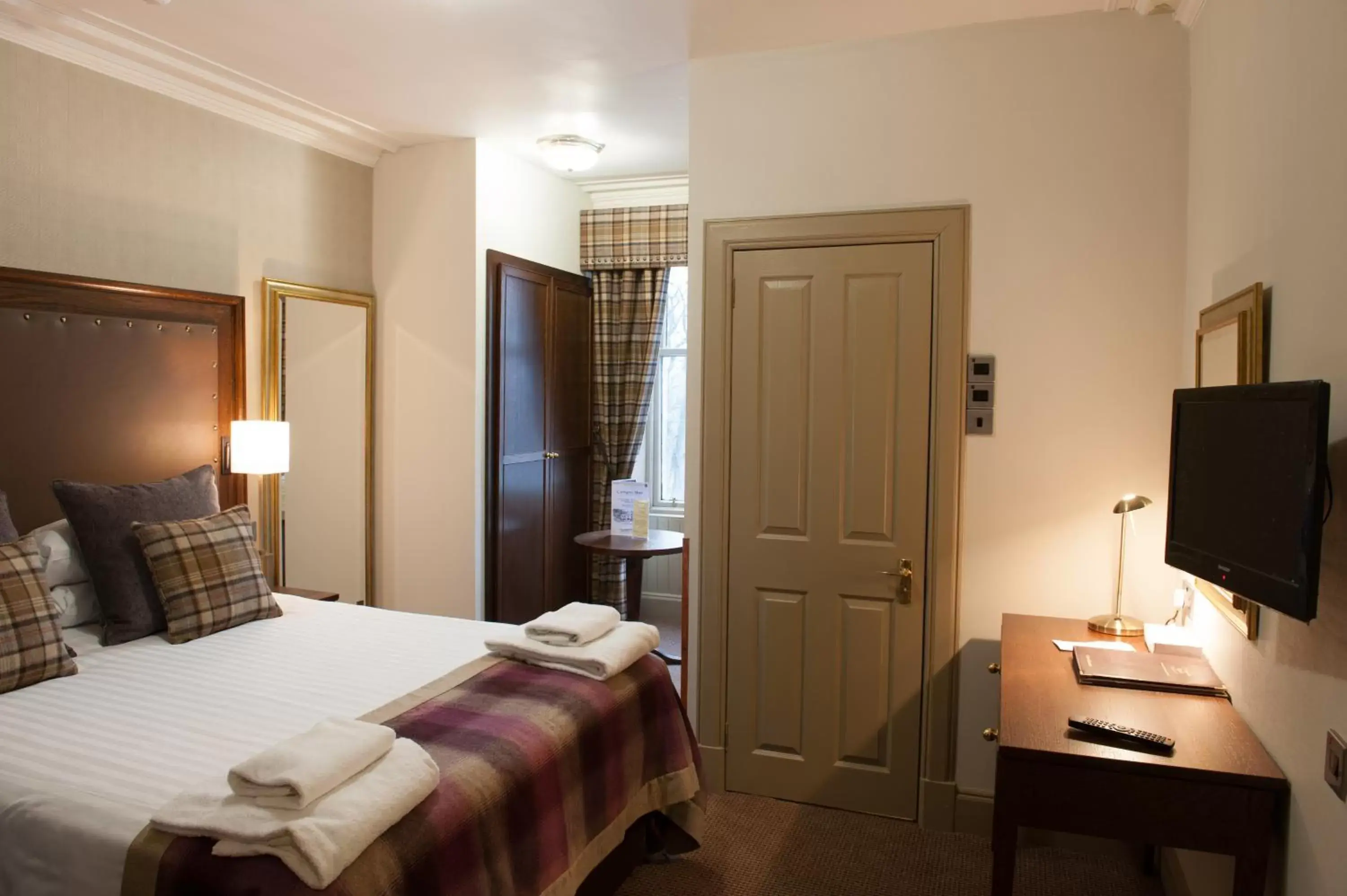 Photo of the whole room, Bed in Cairngorm Hotel