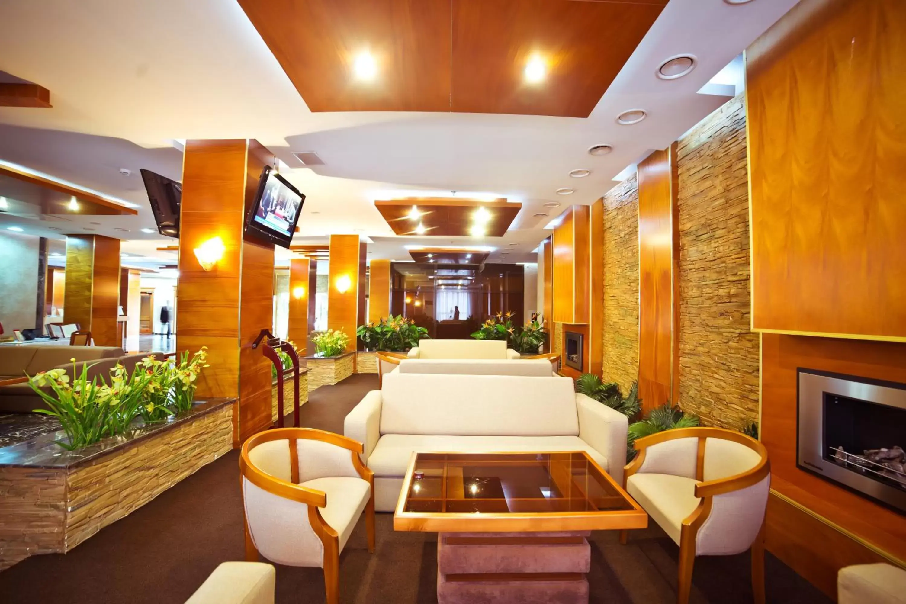 Communal lounge/ TV room, Lounge/Bar in King Hotel Astana