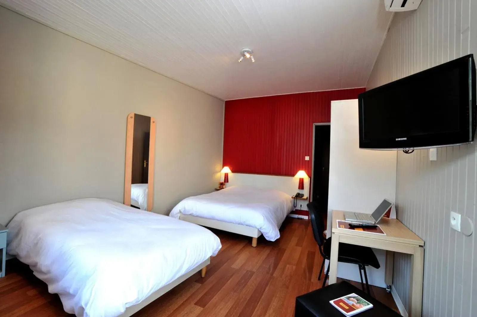 Photo of the whole room, Bed in The Originals Access, Hôtel Arum, Remiremont (Inter-Hotel)