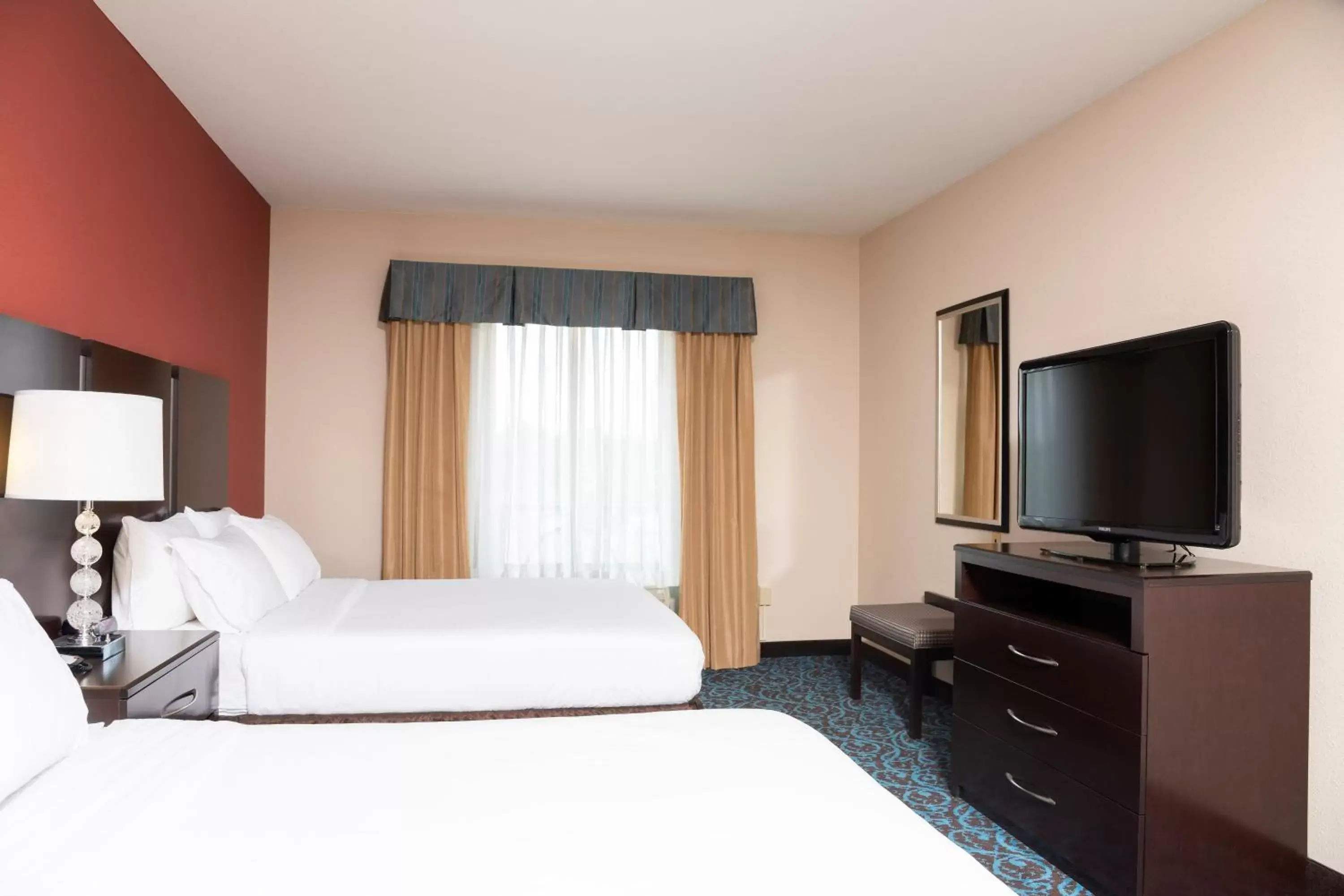 Photo of the whole room, Bed in Holiday Inn Express & Suites - New Philadelphia Southwest, an IHG Hotel