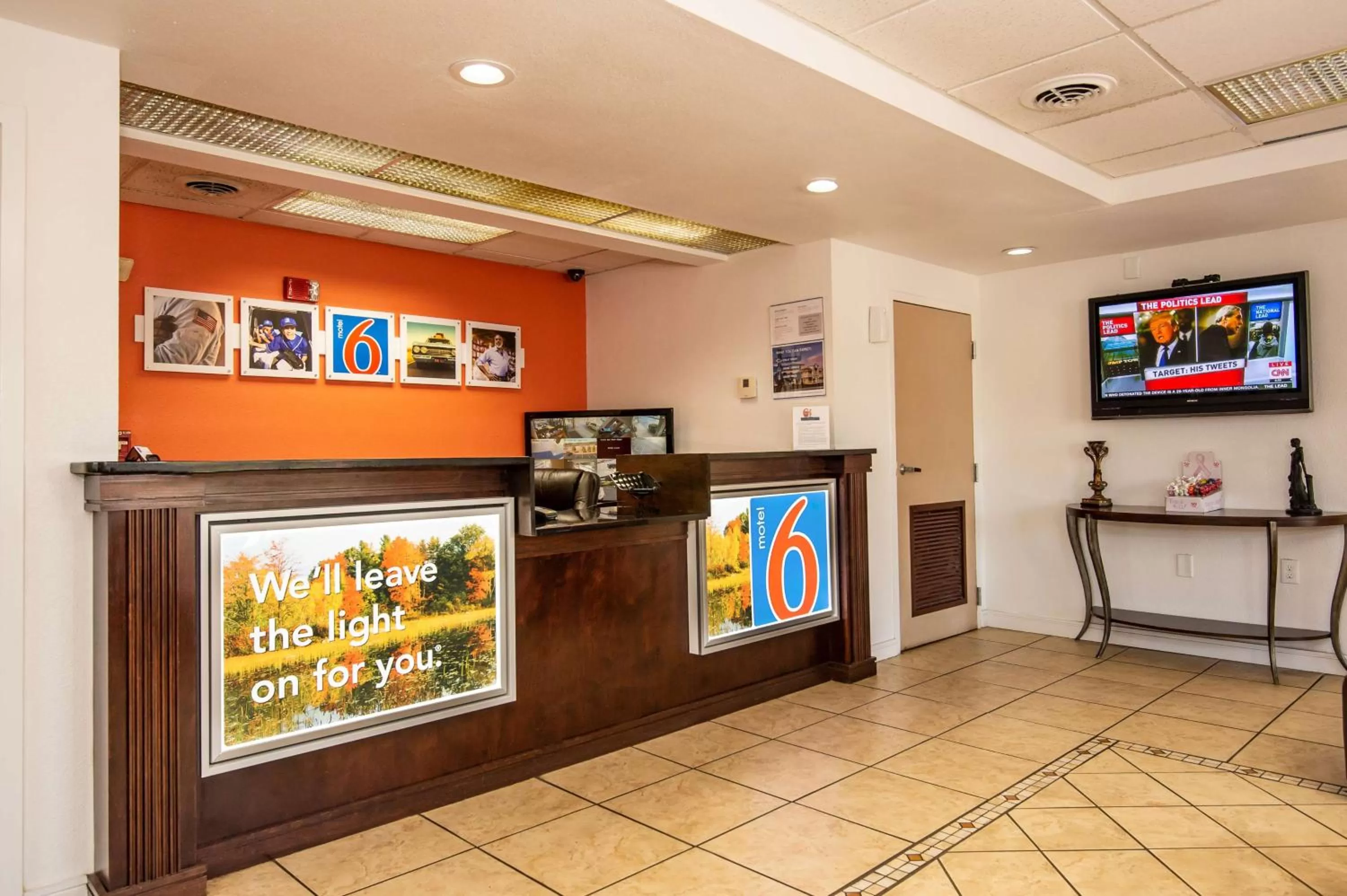 Communal lounge/ TV room in Motel 6-Kingsport, TN
