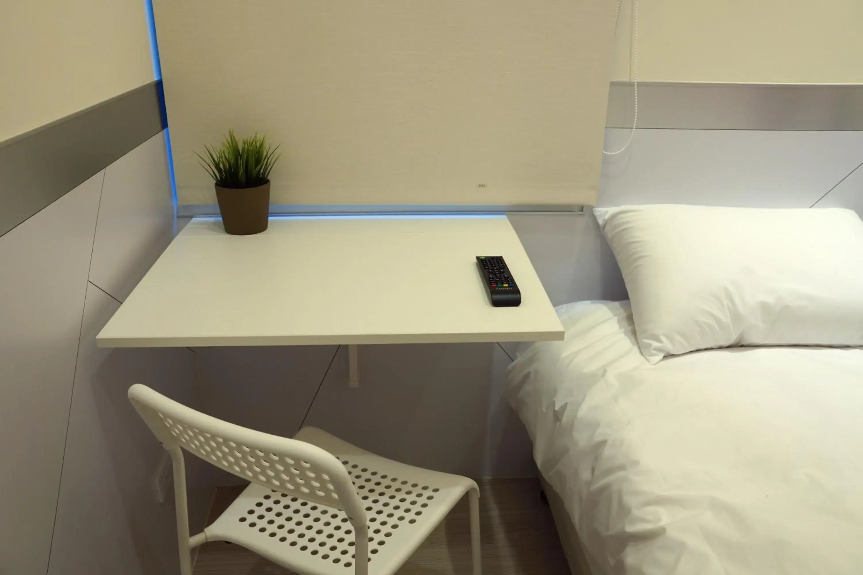 Bed, Seating Area in Colormix Hotel and Hostel