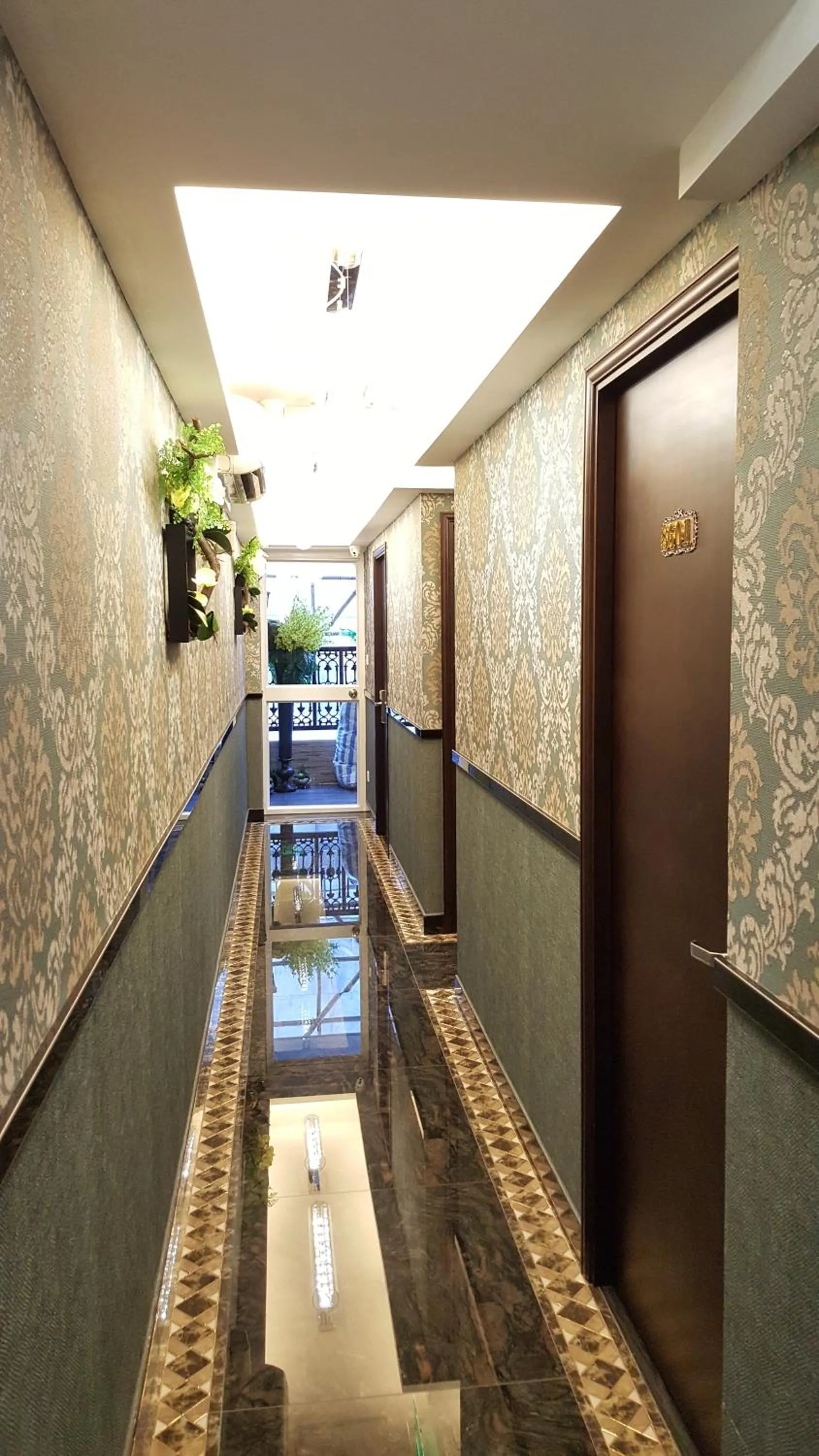 Decorative detail in Seasons Hotel - Causeway Bay