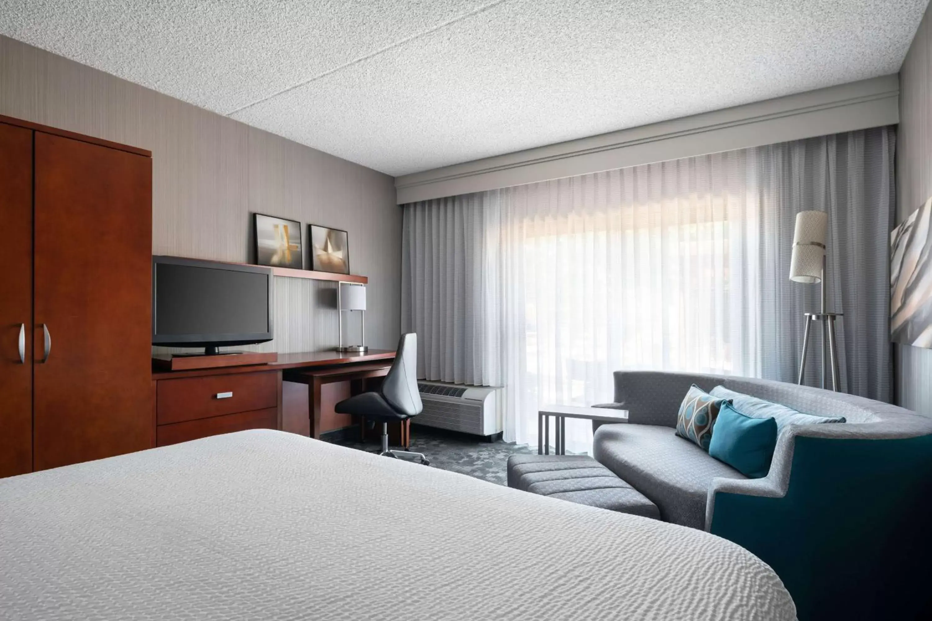 Summer, Bed in Sonesta Select Phoenix Camelback Summer, Bed in Sonesta Select Phoenix Camelback