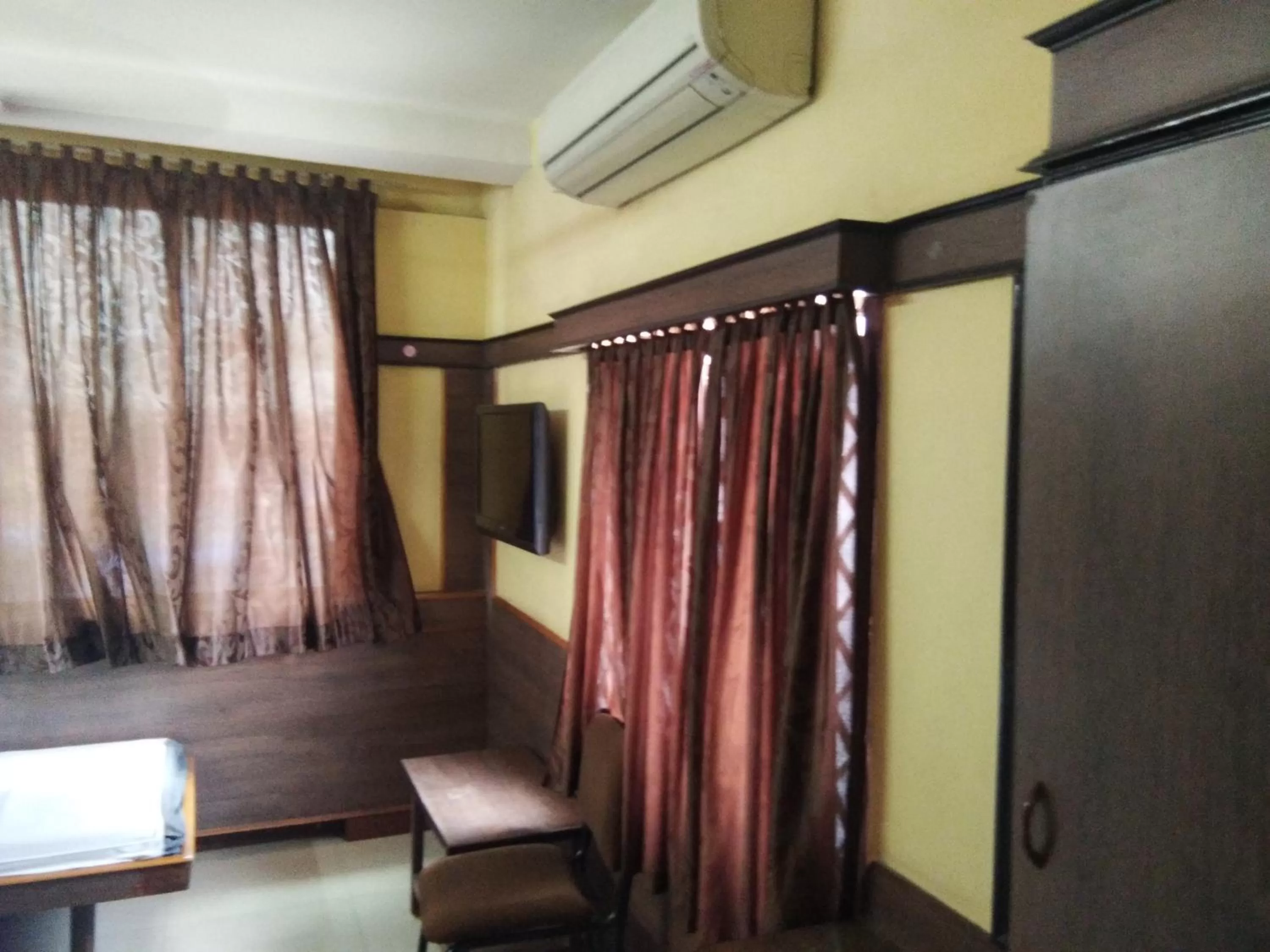 Bedroom, TV/Entertainment Center in Sri Saraswathi Lodge