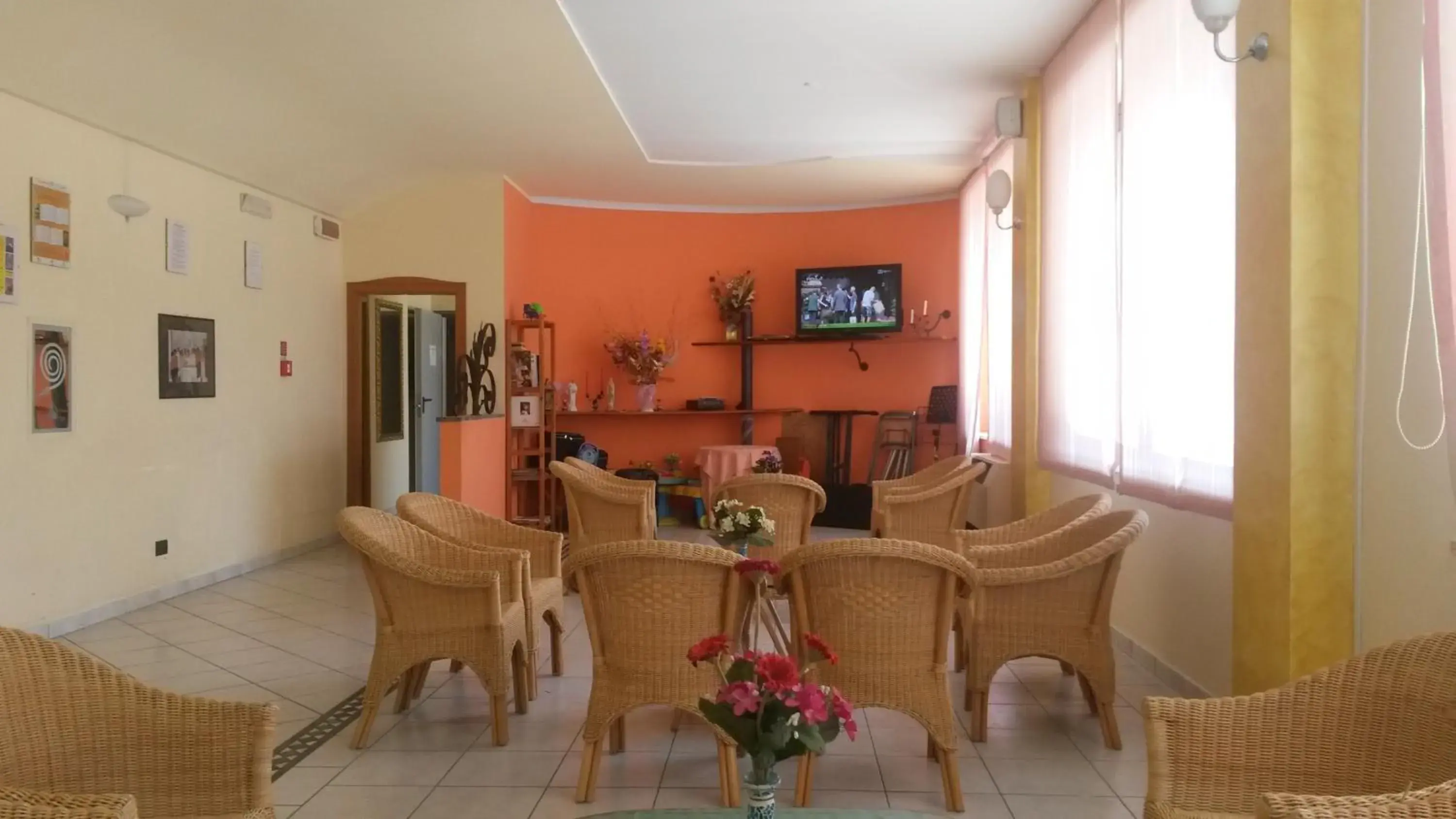 Lounge or bar, Seating Area in Hotel Orchidea