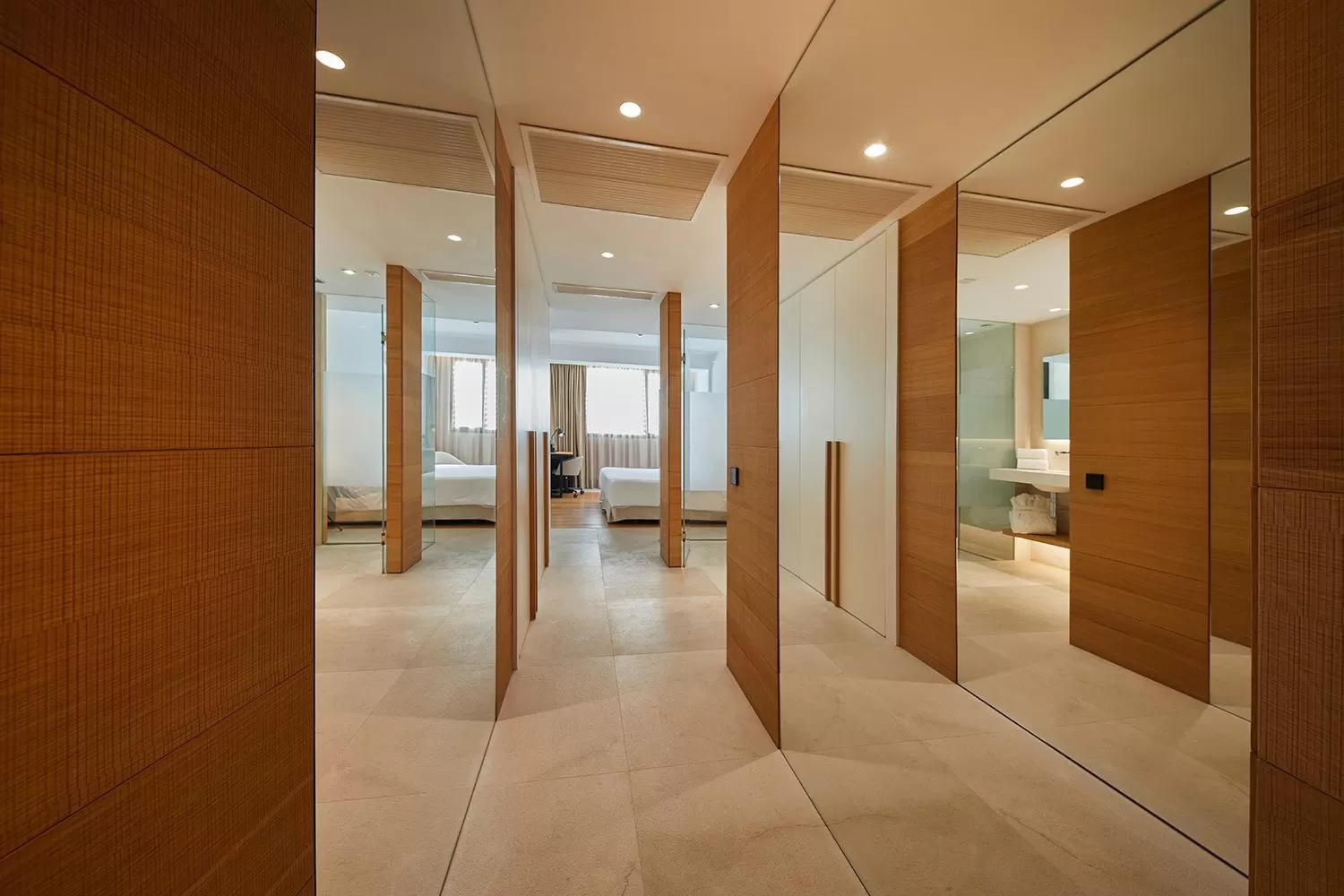 wardrobe in Nakar Hotel